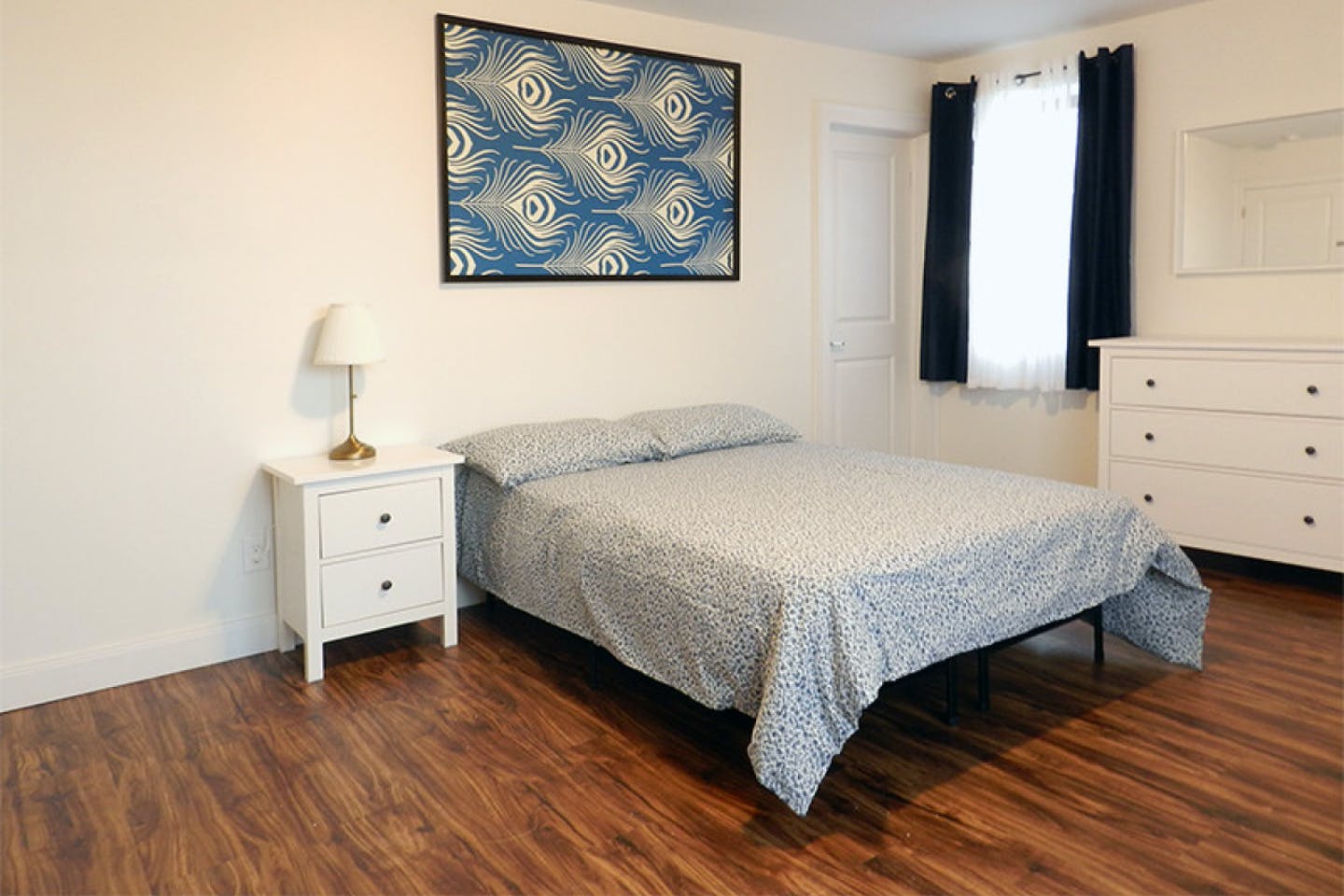  Room A  -  Stunning Renovated Apt. w/ Workspace  - Gallery -  9
