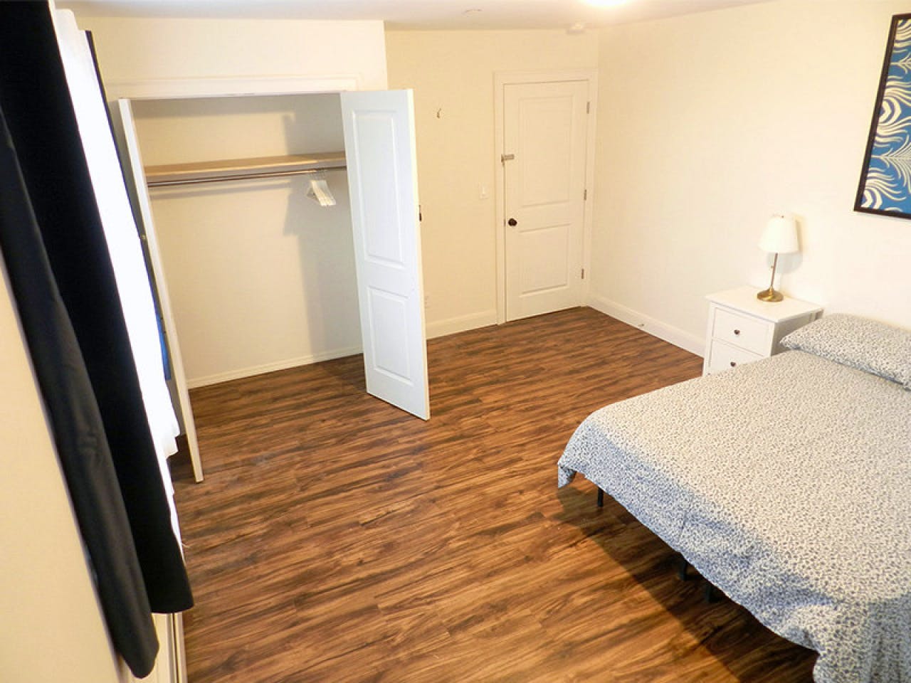  Room A  -  Stunning Renovated Apt. w/ Workspace  - Gallery -  45