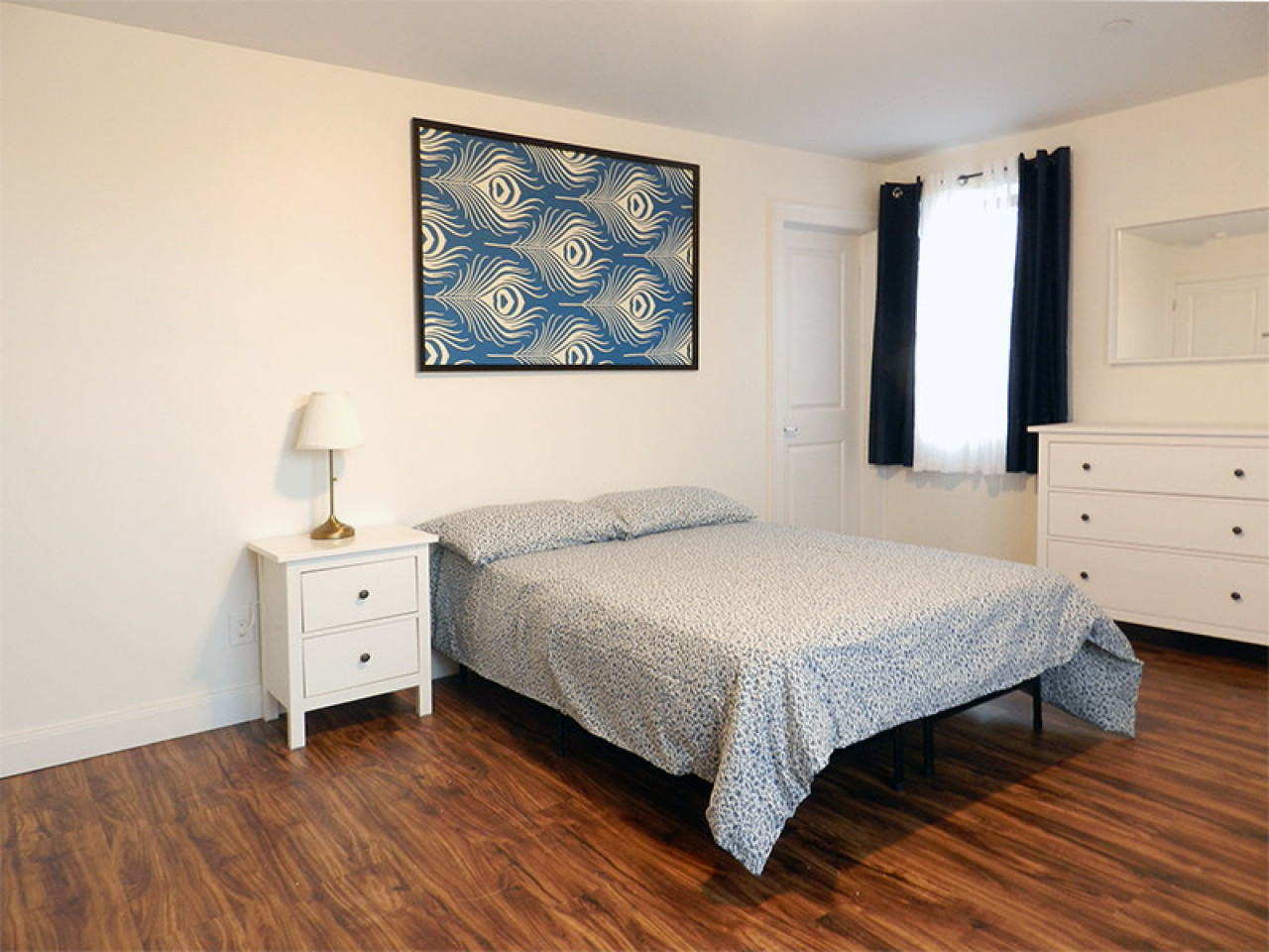  Room A  -  Stunning Renovated Apt. w/ Workspace  - Gallery -  54