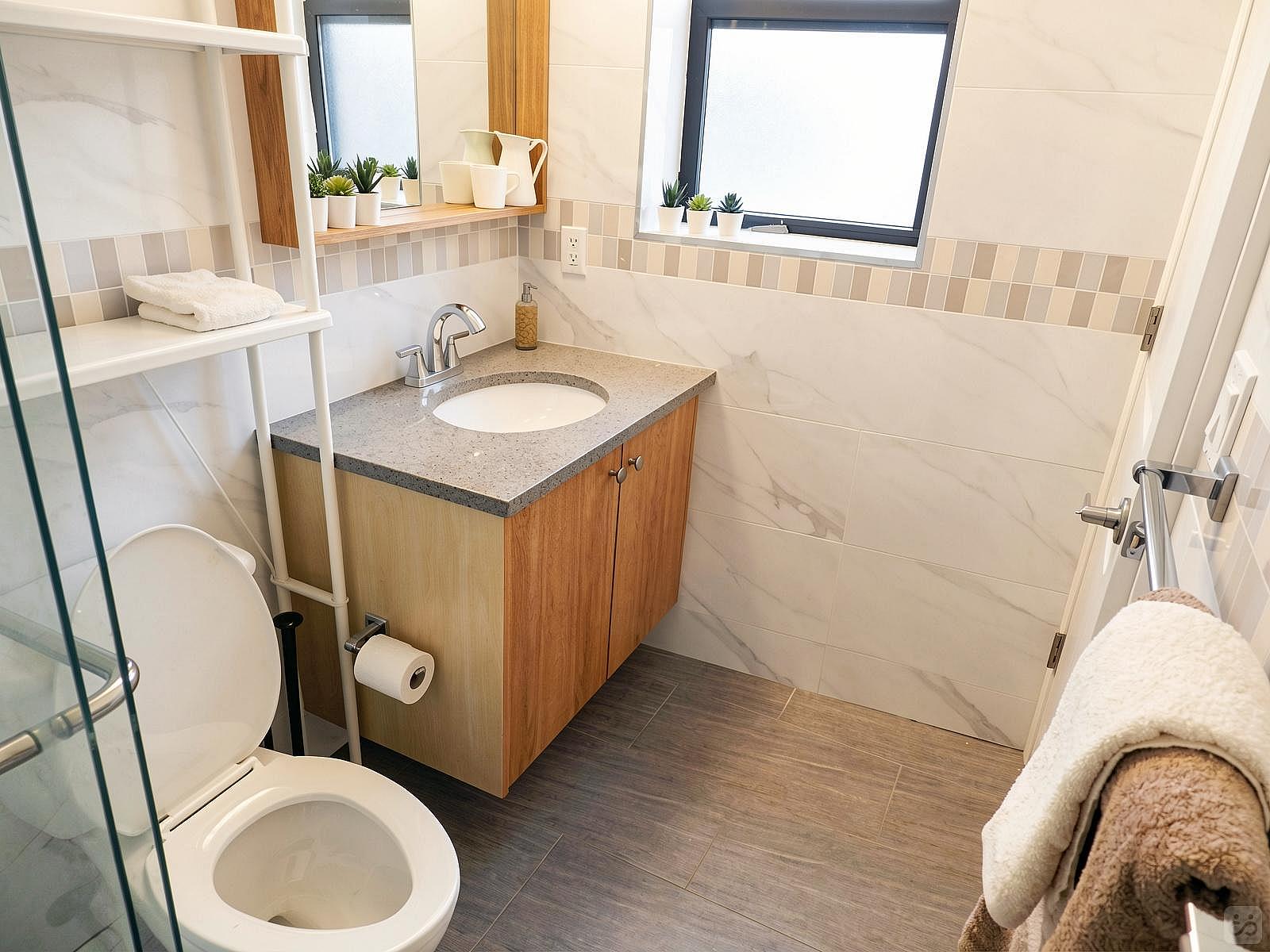  Room A  -  Stunning Renovated Apt. w/ Workspace  - Gallery -  95