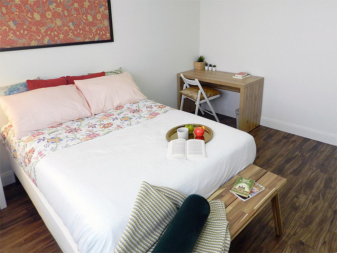  Room B  -  Stunning Renovated Apt. w/ Workspace  - Gallery -  92