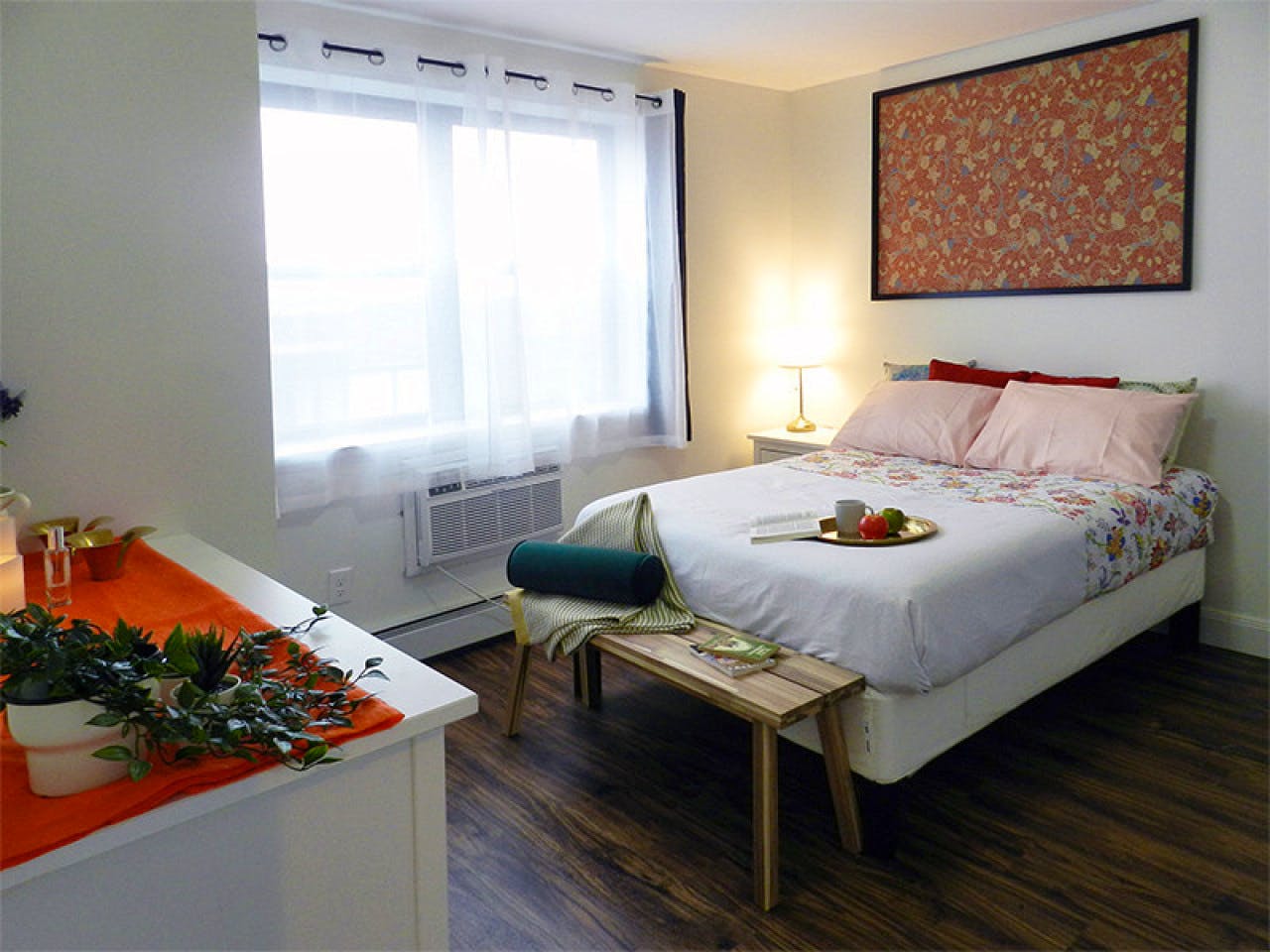  Room B  -  Stunning Renovated Apt. w/ Workspace  - Gallery -  36