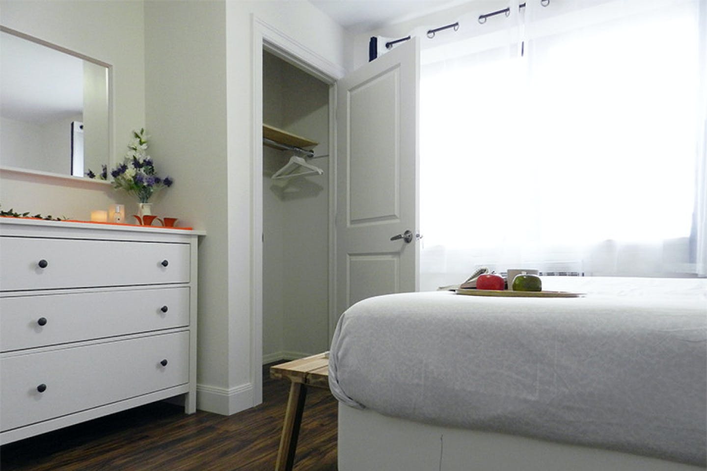  Room B  -  Stunning Renovated Apt. w/ Workspace  - Gallery -  9