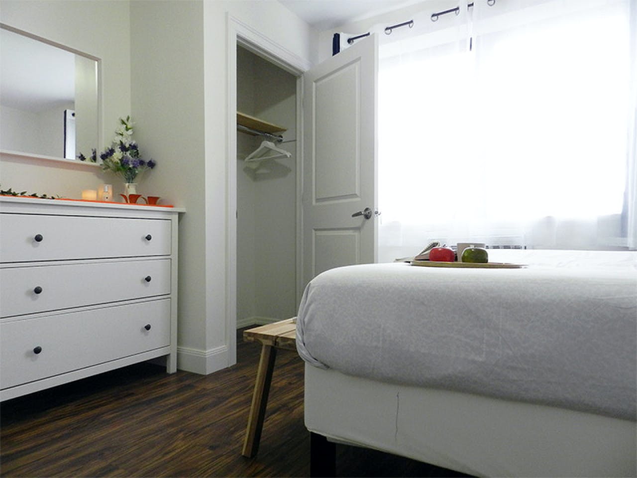  Room B  -  Stunning Renovated Apt. w/ Workspace  - Gallery -  26