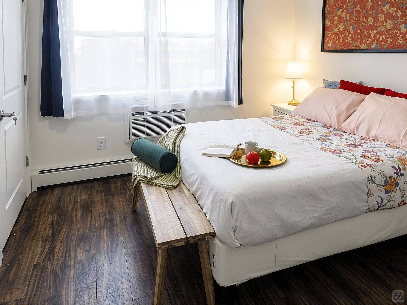  Room B  -  Stunning Renovated Apt. w/ Workspace  - Gallery -  103
