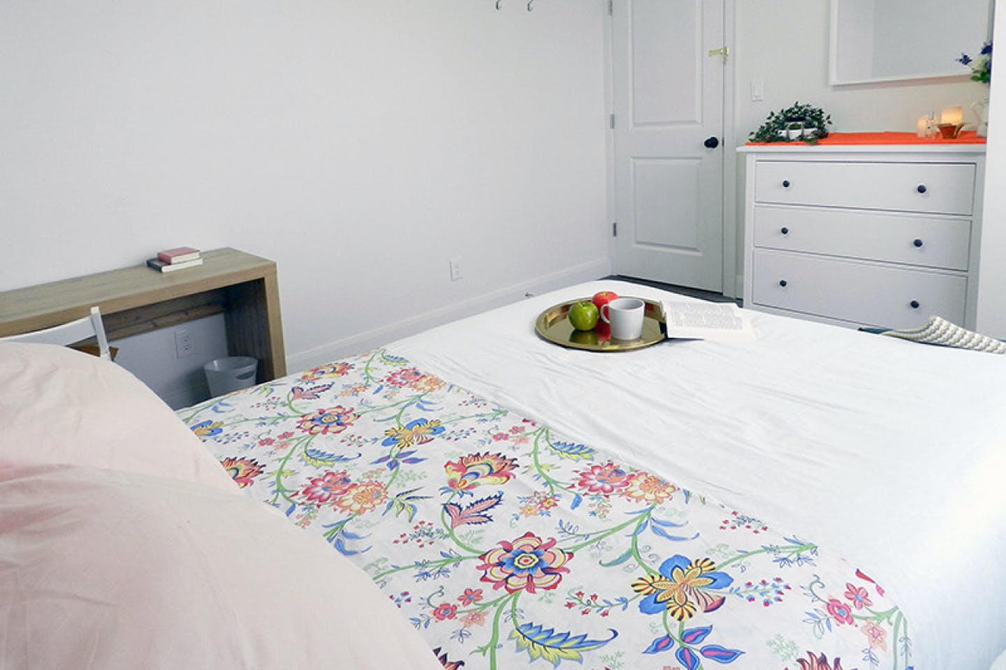  Room B  -  Stunning Renovated Apt. w/ Workspace  - Gallery -  5
