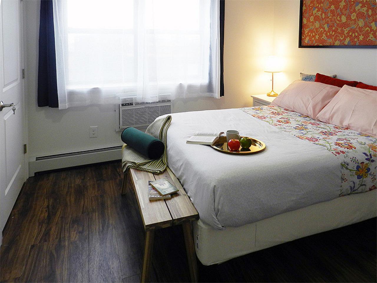  Room B  -  Stunning Renovated Apt. w/ Workspace  - Gallery -  69