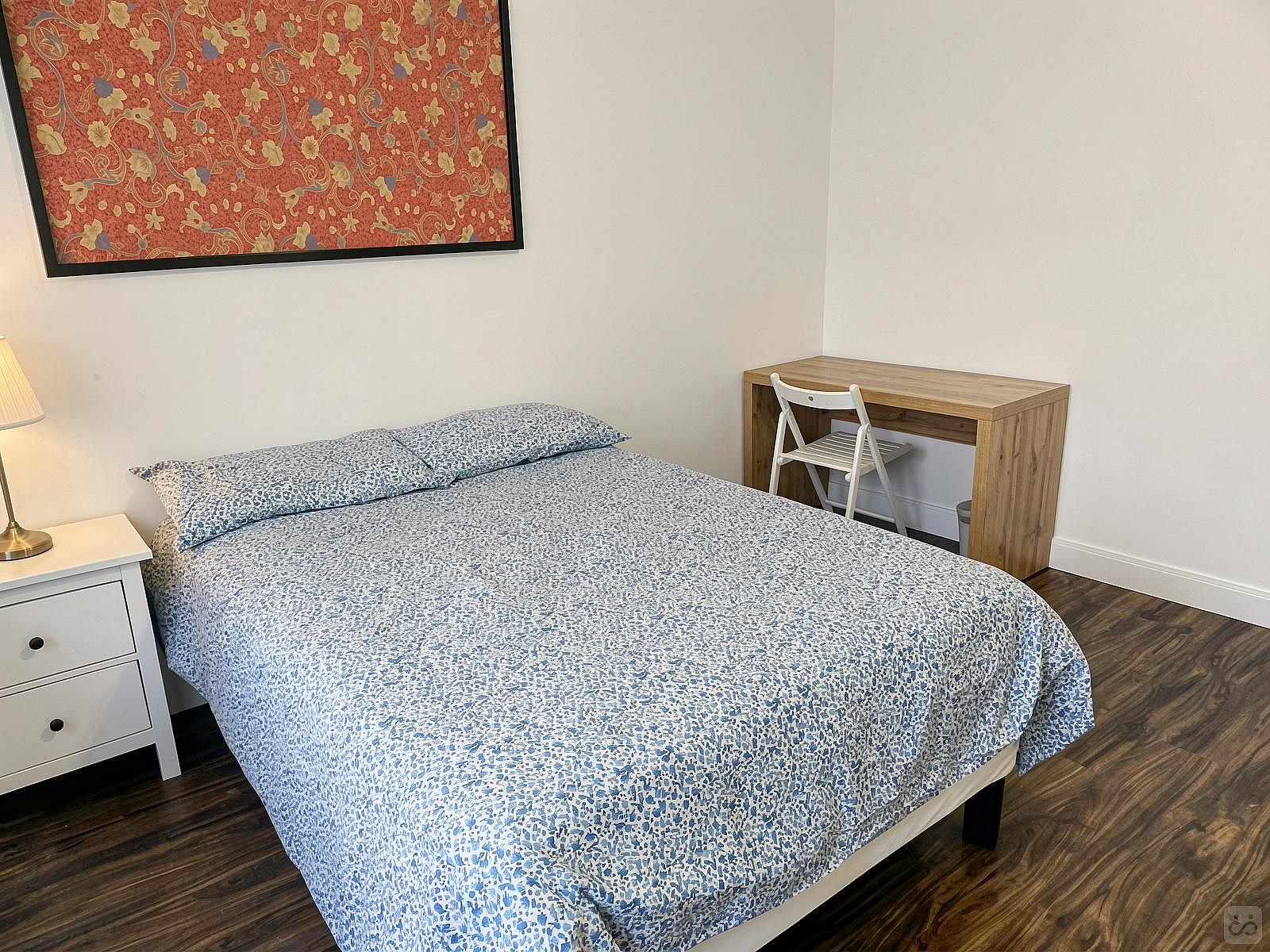  Room B  -  Stunning Renovated Apt. w/ Workspace  - Gallery -  115