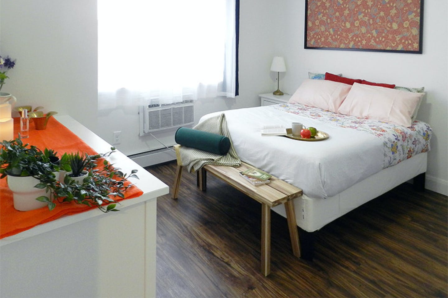  Room B  -  Stunning Renovated Apt. w/ Workspace  - Gallery -  10
