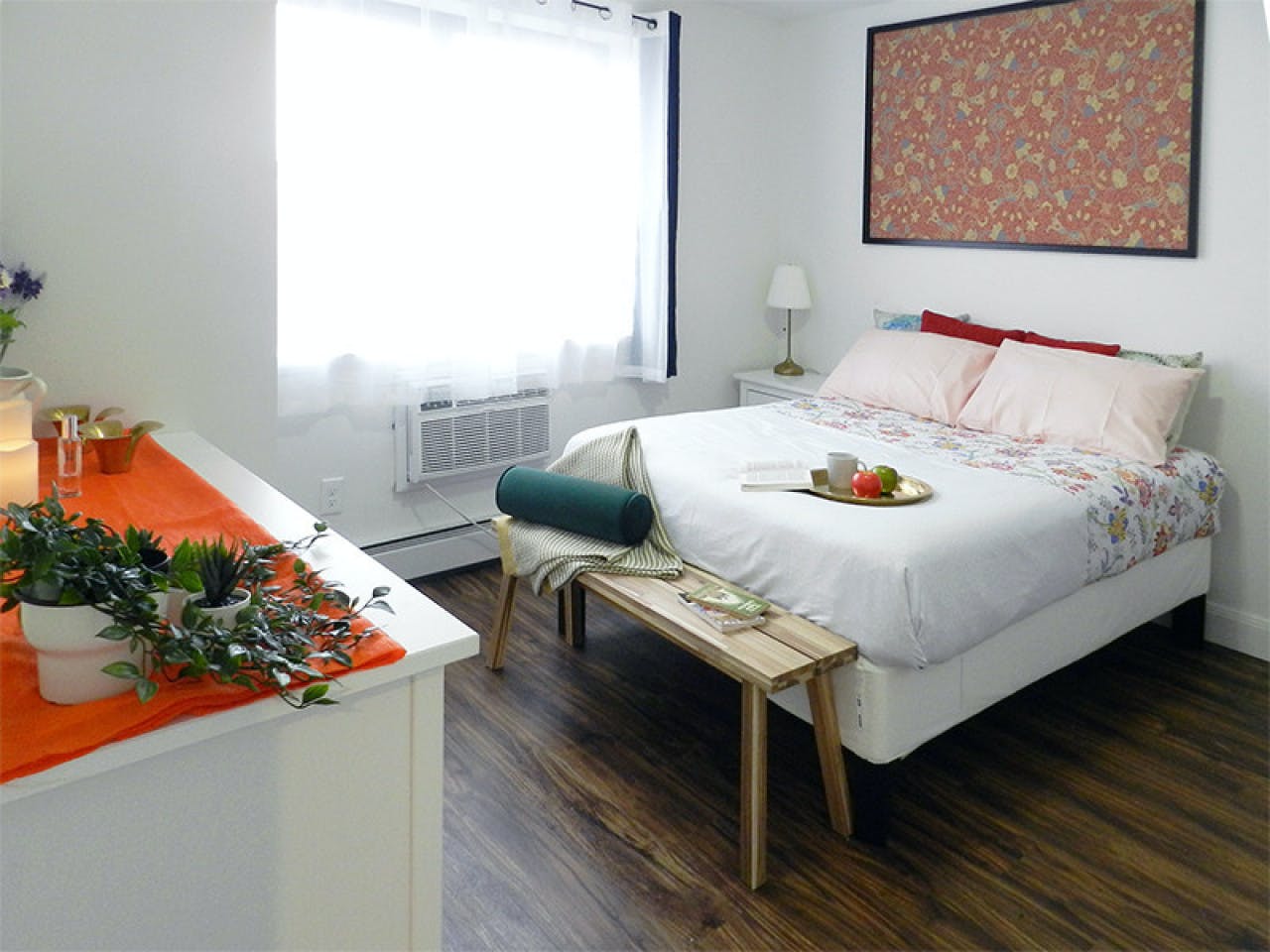  Room B  -  Stunning Renovated Apt. w/ Workspace  - Gallery -  27