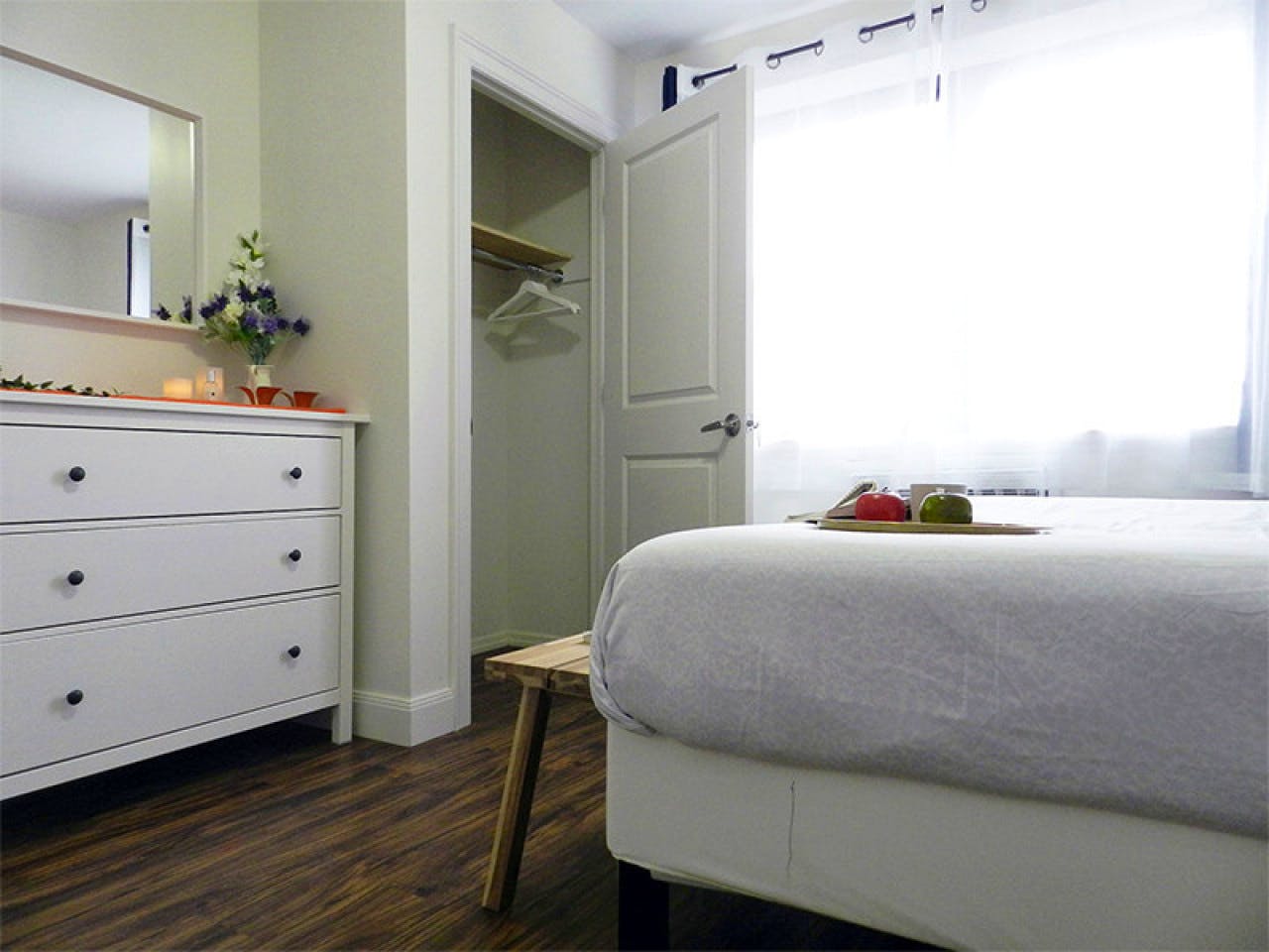  Room B  -  Stunning Renovated Apt. w/ Workspace  - Gallery -  43
