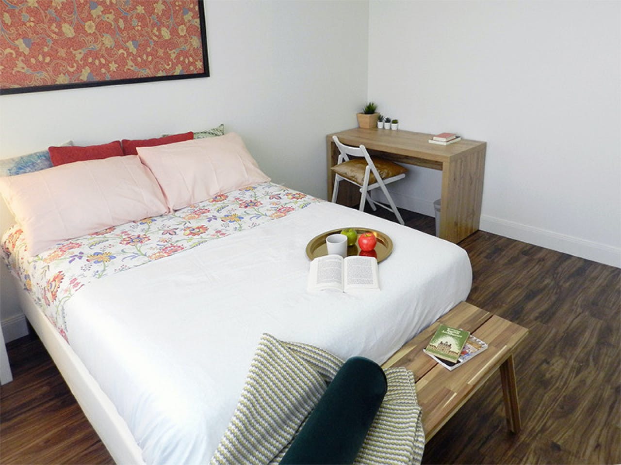  Room B  -  Stunning Renovated Apt. w/ Workspace  - Gallery -  24