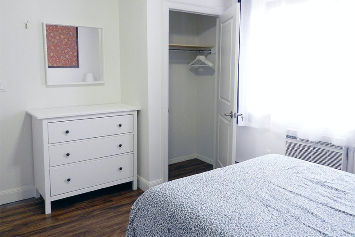  Room B  -  Stunning Renovated Apt. w/ Workspace  - Gallery -  14