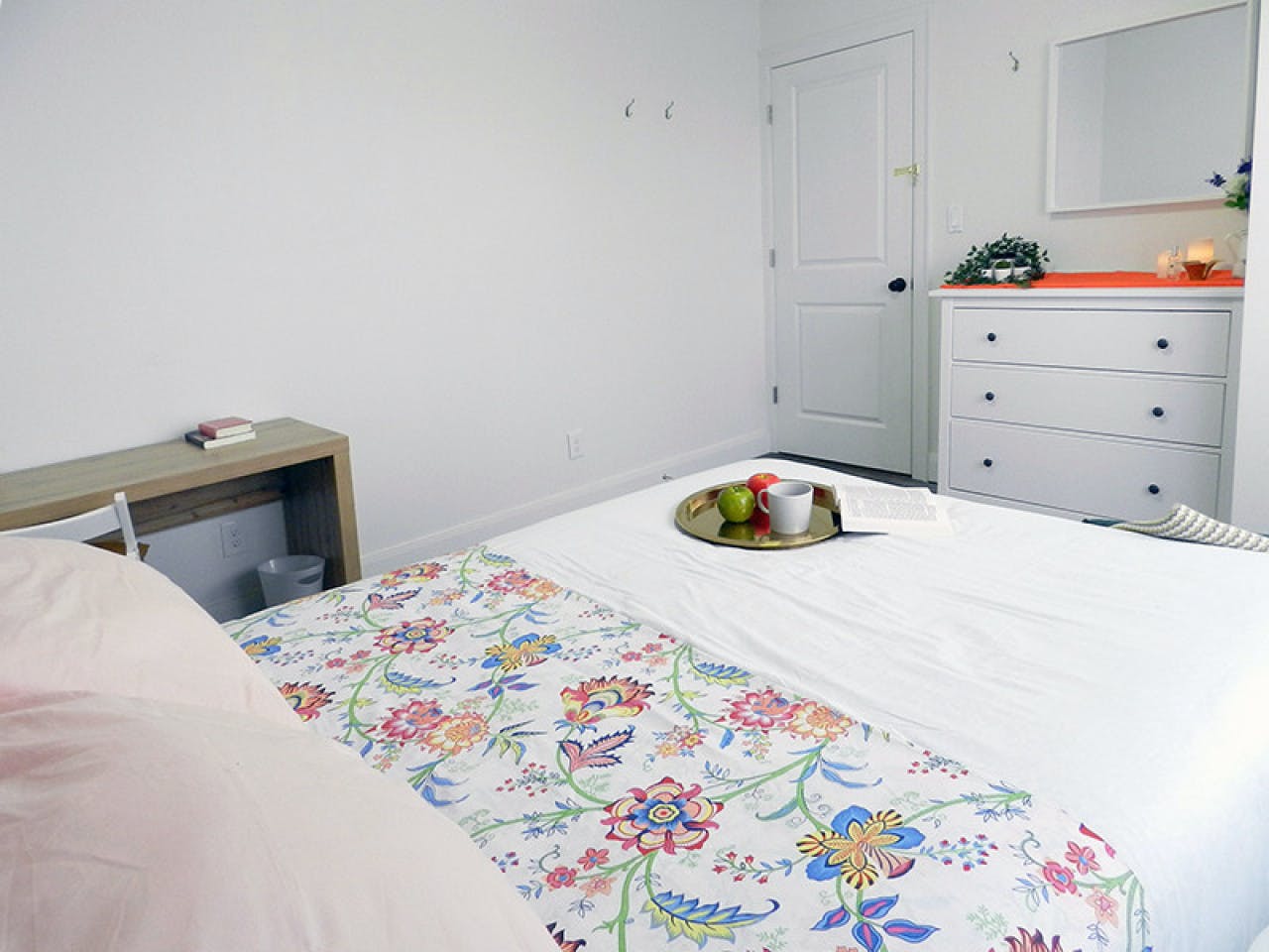  Room B  -  Stunning Renovated Apt. w/ Workspace  - Gallery -  22