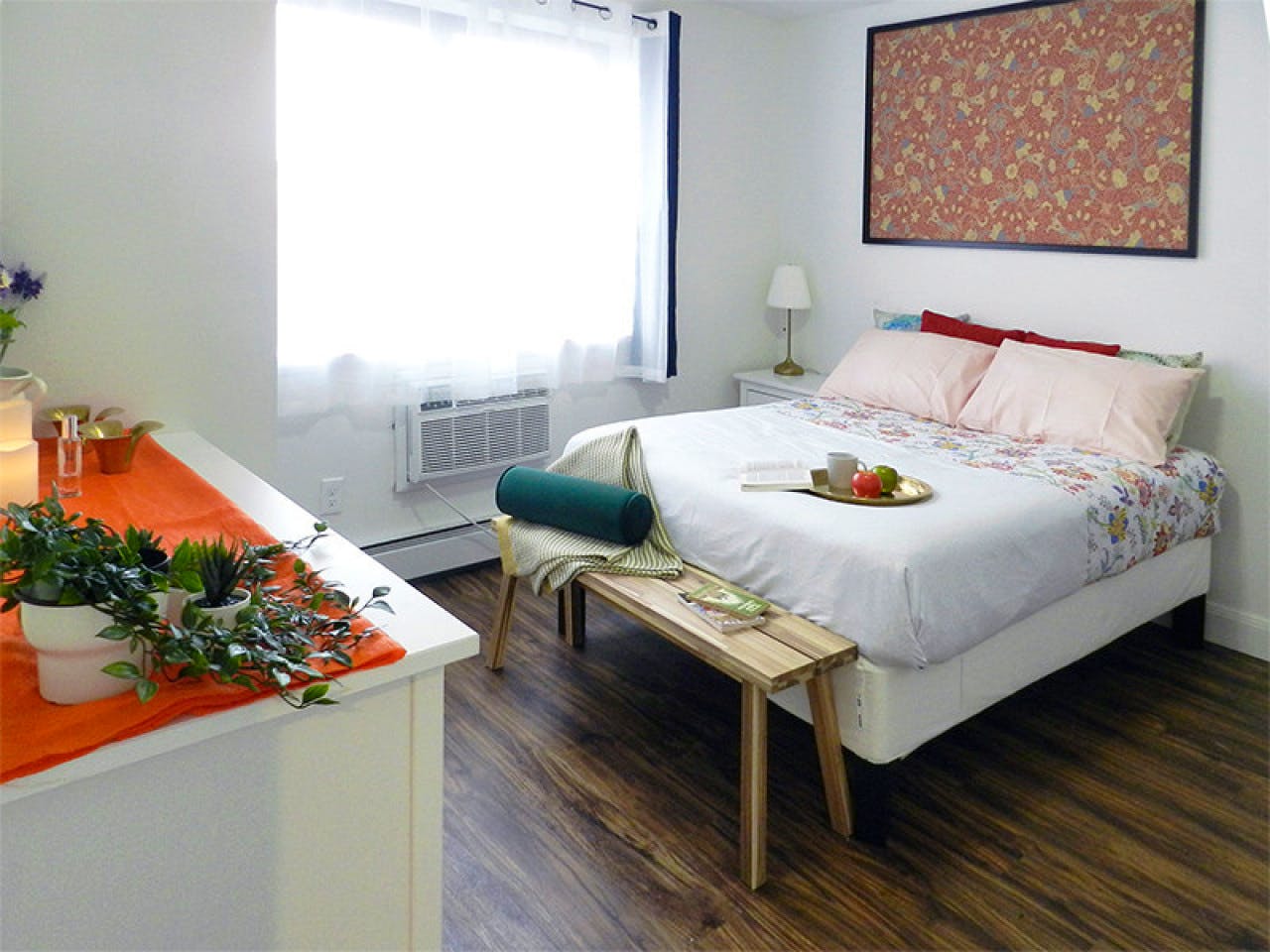 Room B  -  Stunning Renovated Apt. w/ Workspace  - Gallery -  44