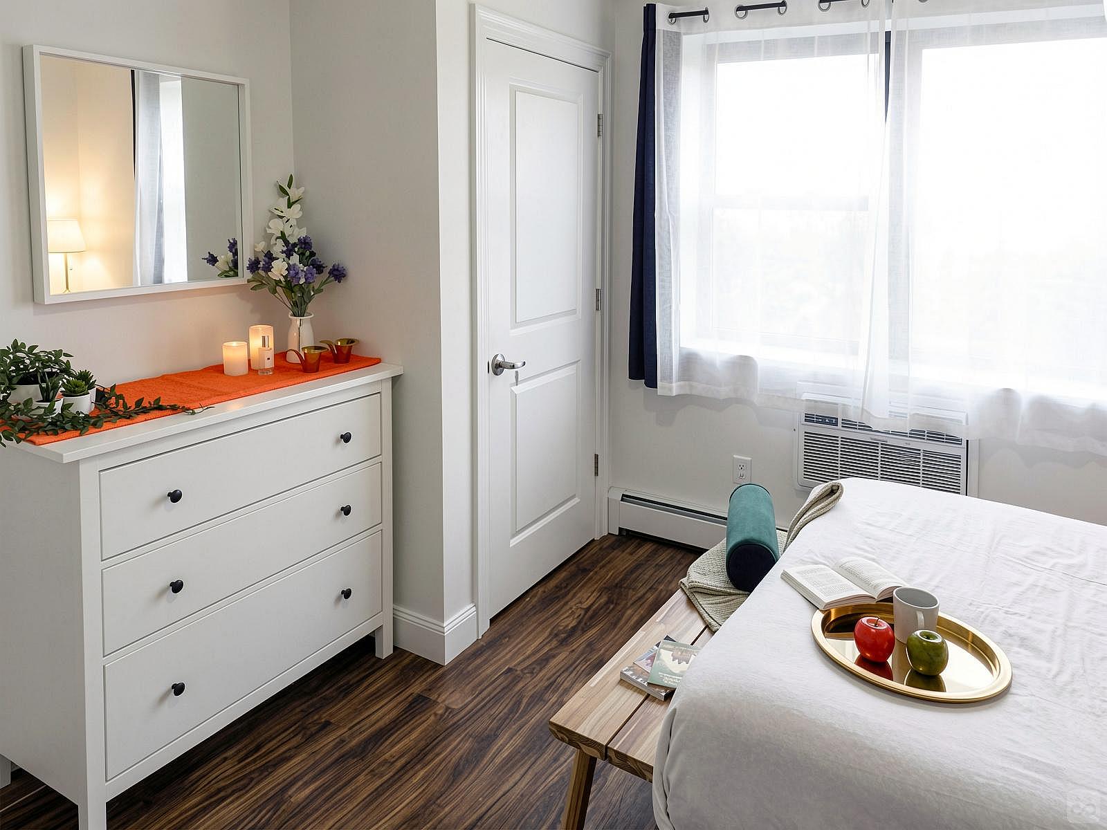  Room B  -  Stunning Renovated Apt. w/ Workspace  - Gallery -  108