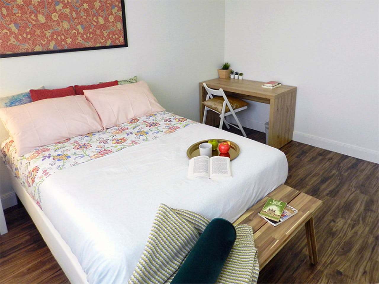  Room B  -  Stunning Renovated Apt. w/ Workspace  - Gallery -  41