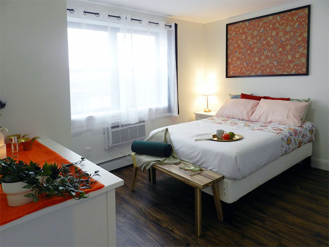  Room B  -  Stunning Renovated Apt. w/ Workspace  - Gallery -  19