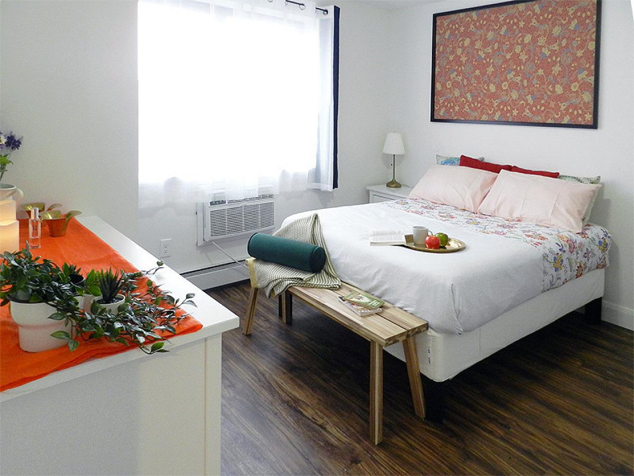  Room B  -  Stunning Renovated Apt. w/ Workspace  - Gallery -  95