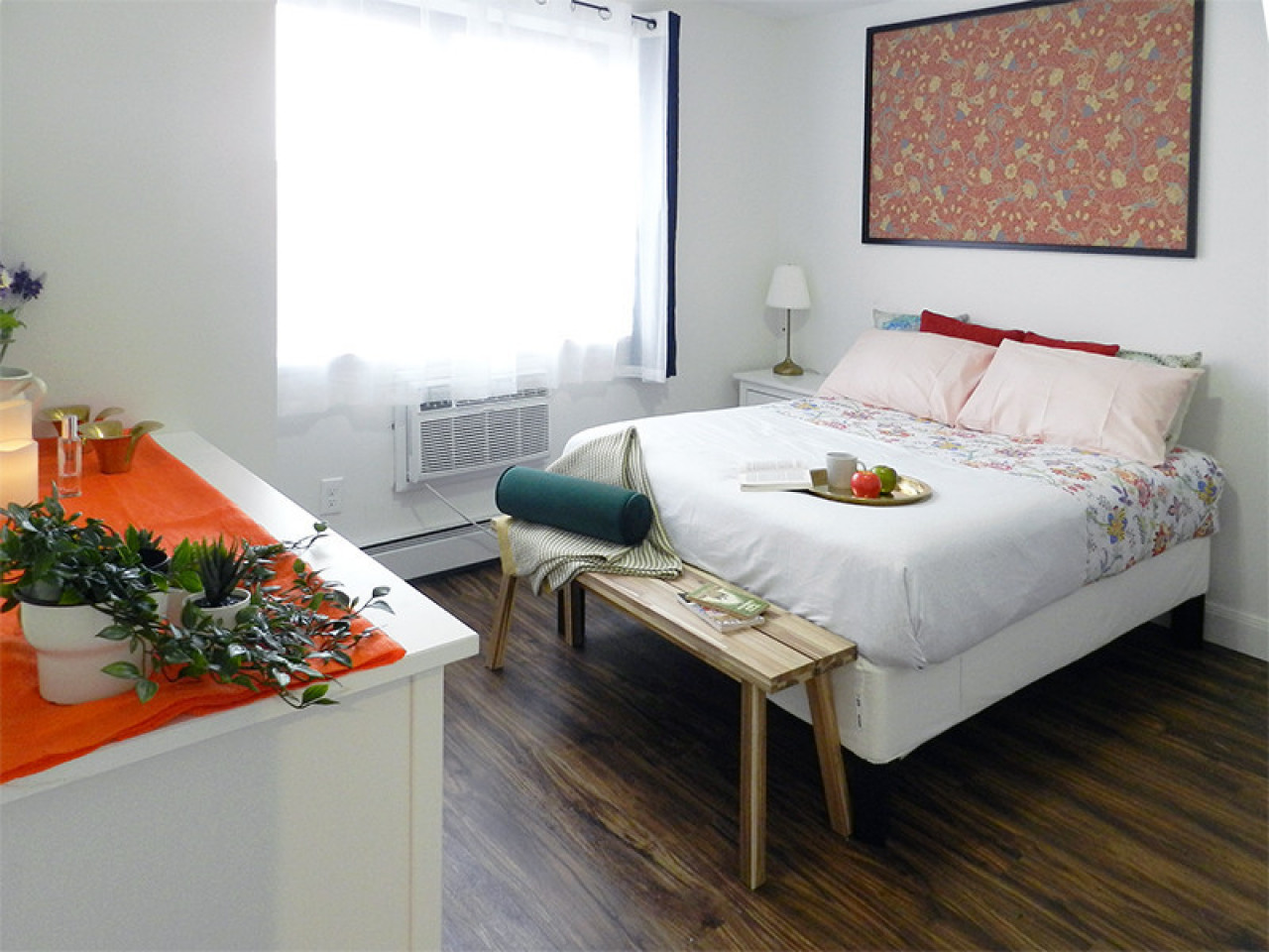 Room B  -  Stunning Renovated Apt. w/ Workspace  - Gallery -  61