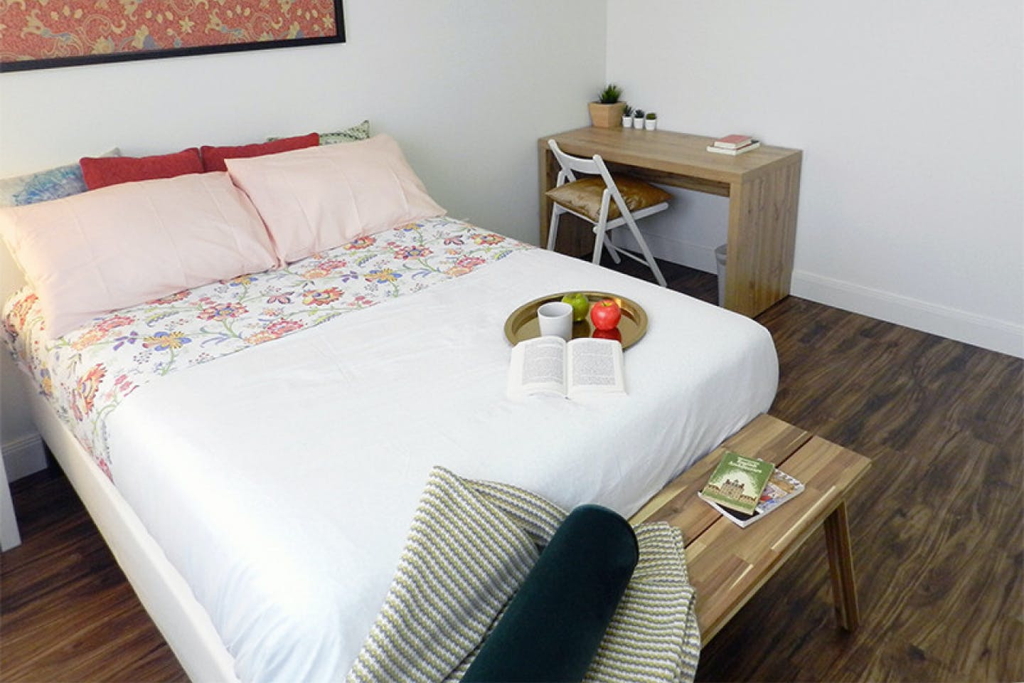  Room B  -  Stunning Renovated Apt. w/ Workspace  - Gallery -  7