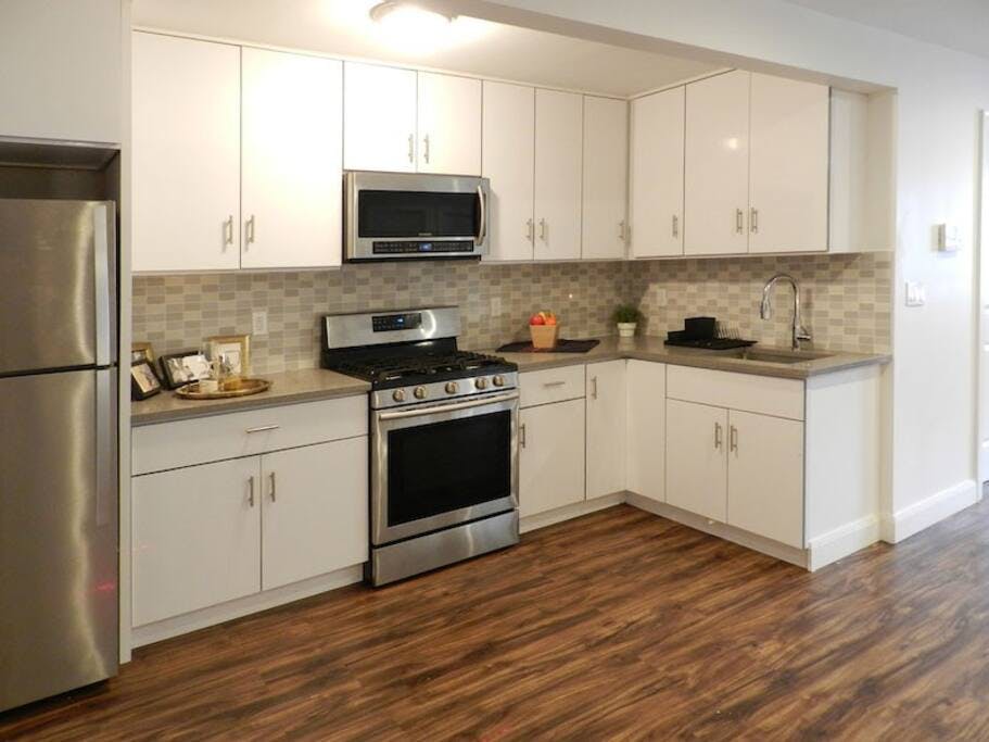 Cozy Urban Apt. w/ Workspace