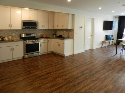 Cozy Urban Apt. w/ Workspace House  - Gallery -  3