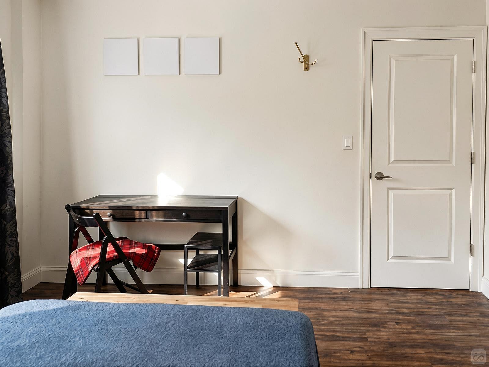 Room A - Cozy Urban Apt. w/ Workspace House - Gallery - 63