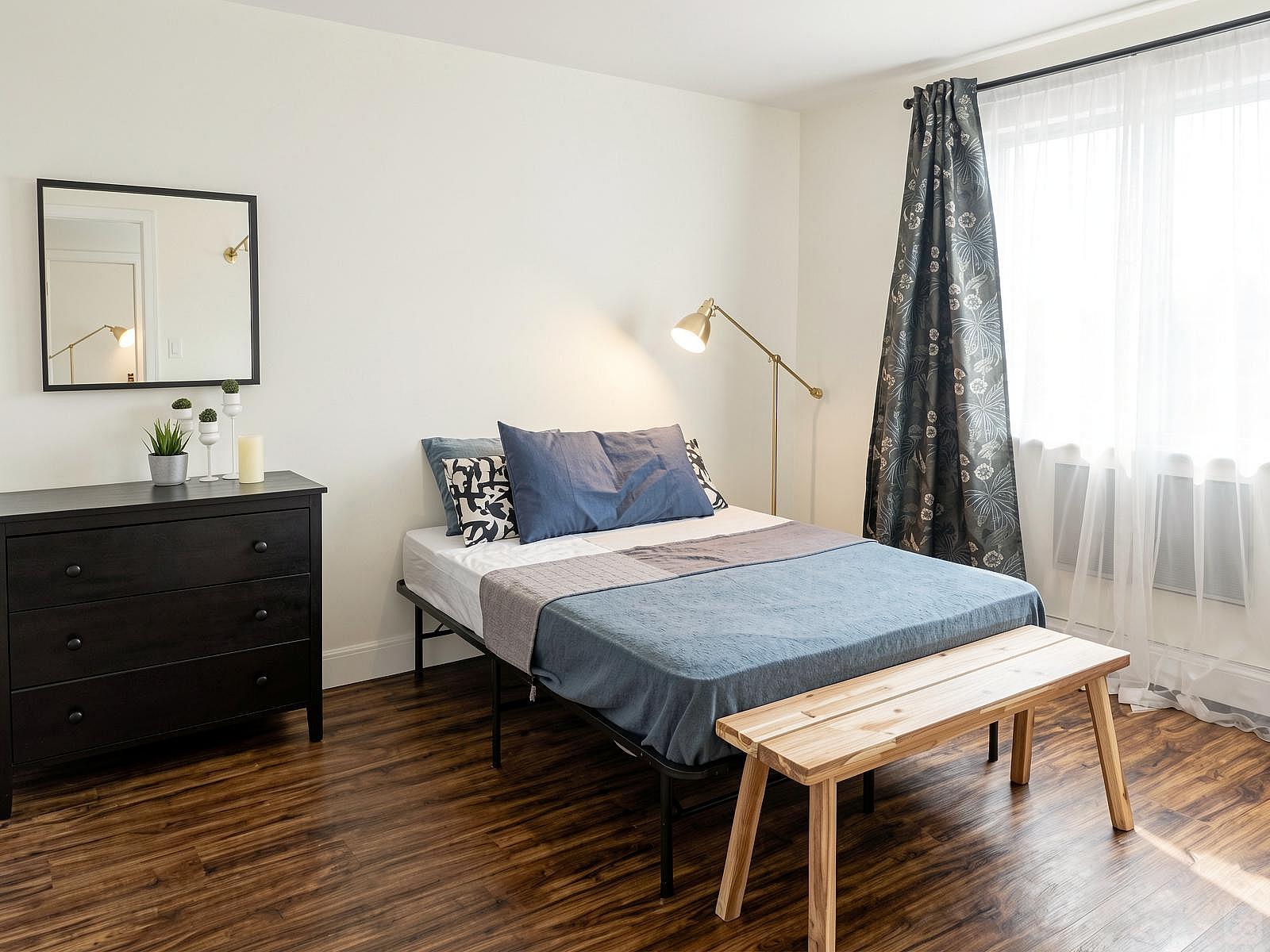 Room A - Cozy Urban Apt. w/ Workspace House - Gallery - 61