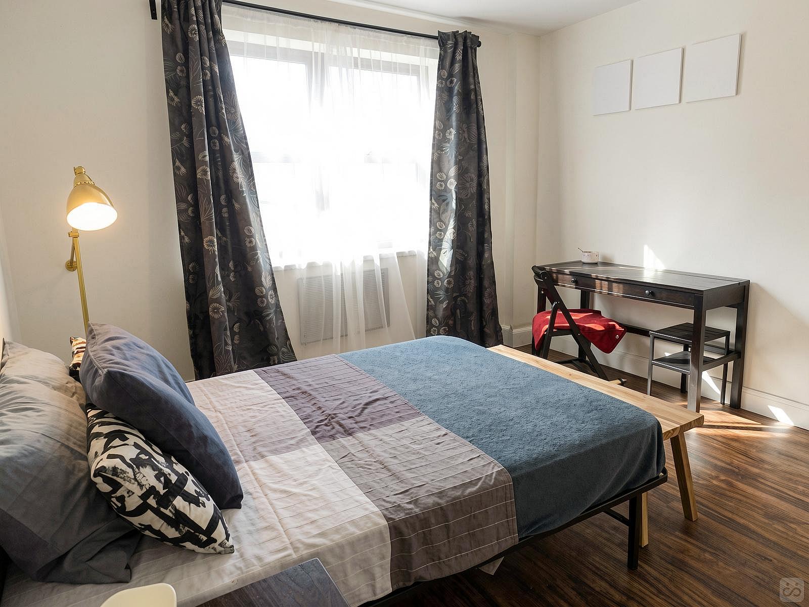 Room A - Cozy Urban Apt. w/ Workspace House - Gallery - 62