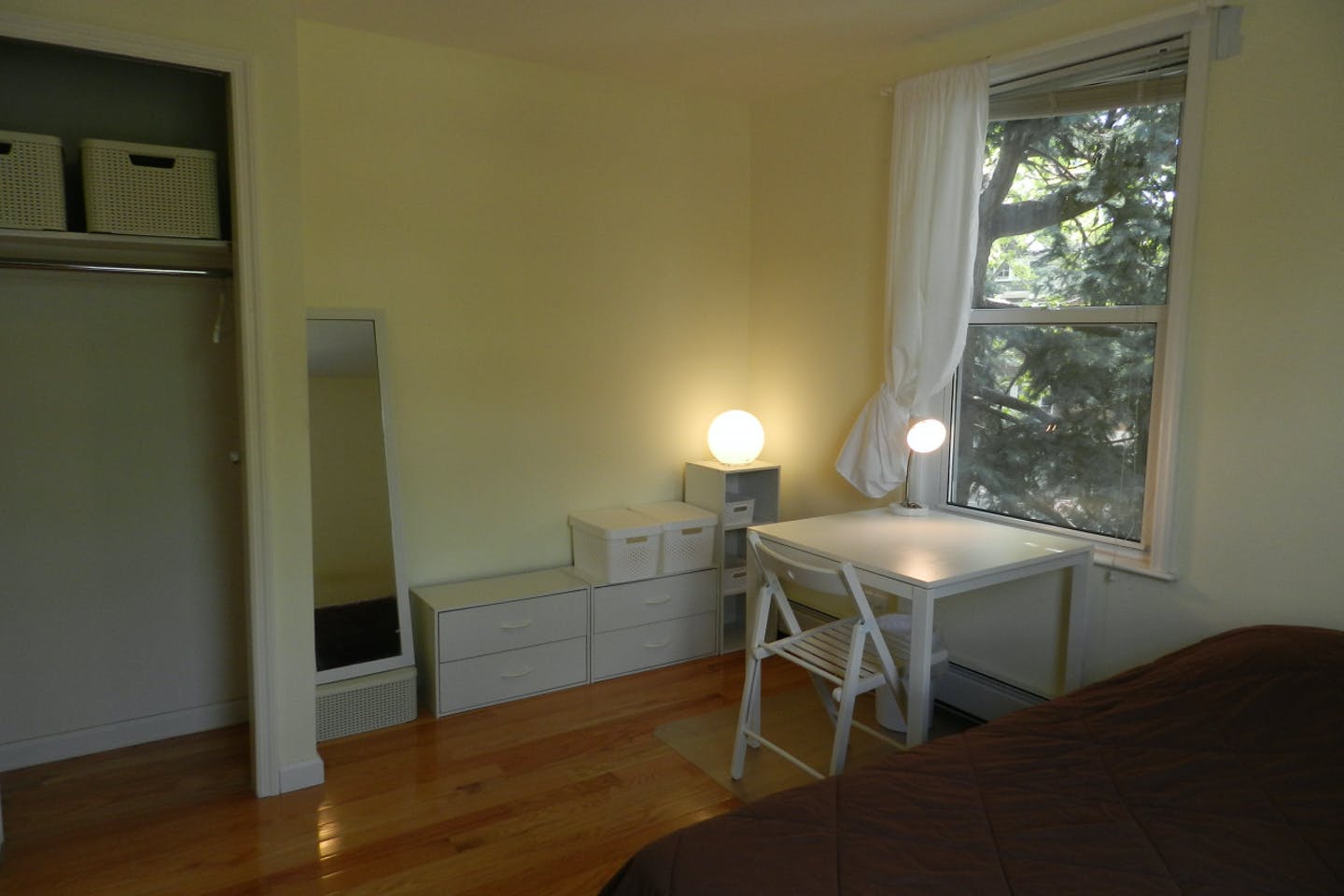 Room B - 4