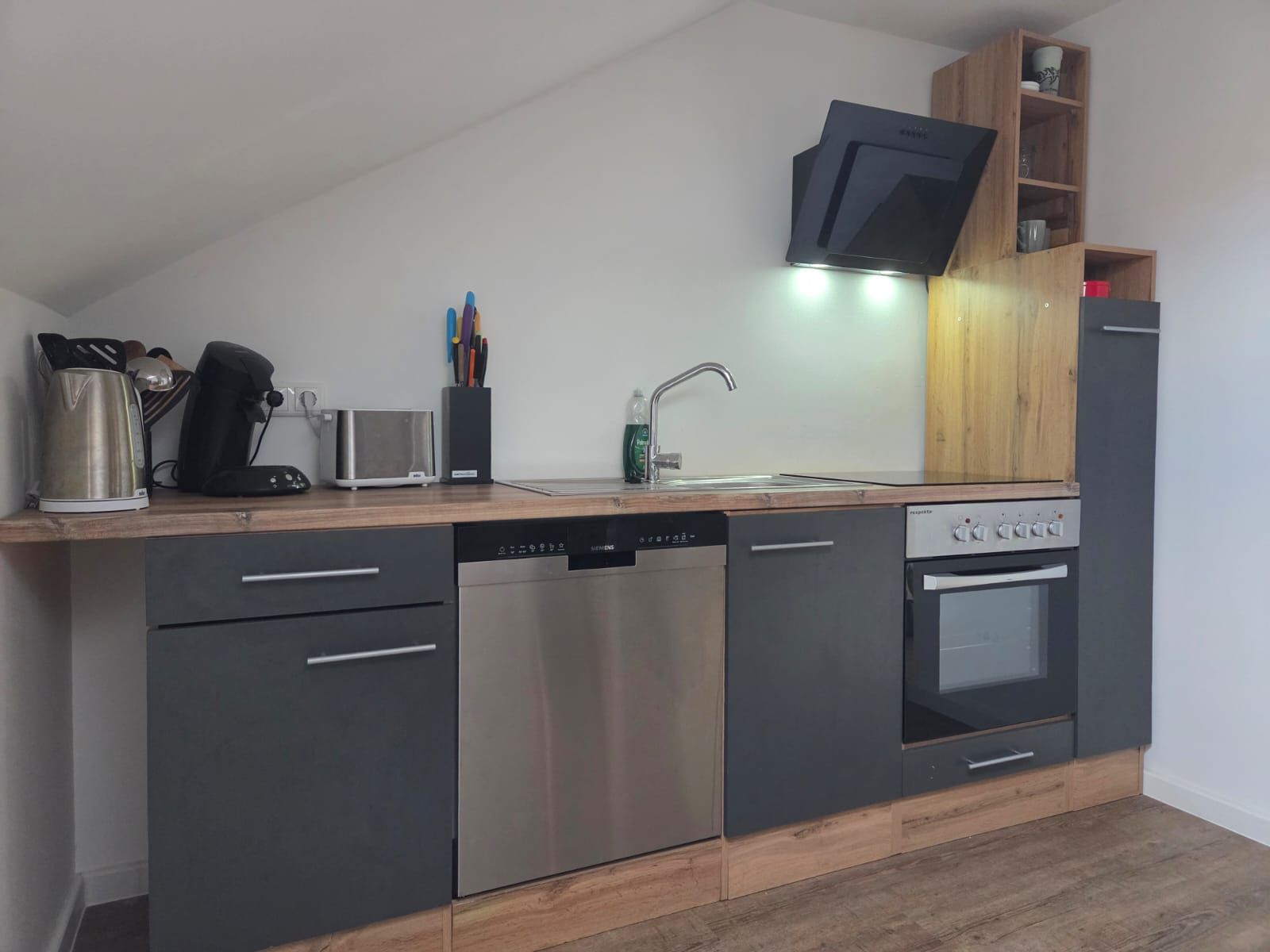 Charming 2 Bedroom Apartment With Parking - 2