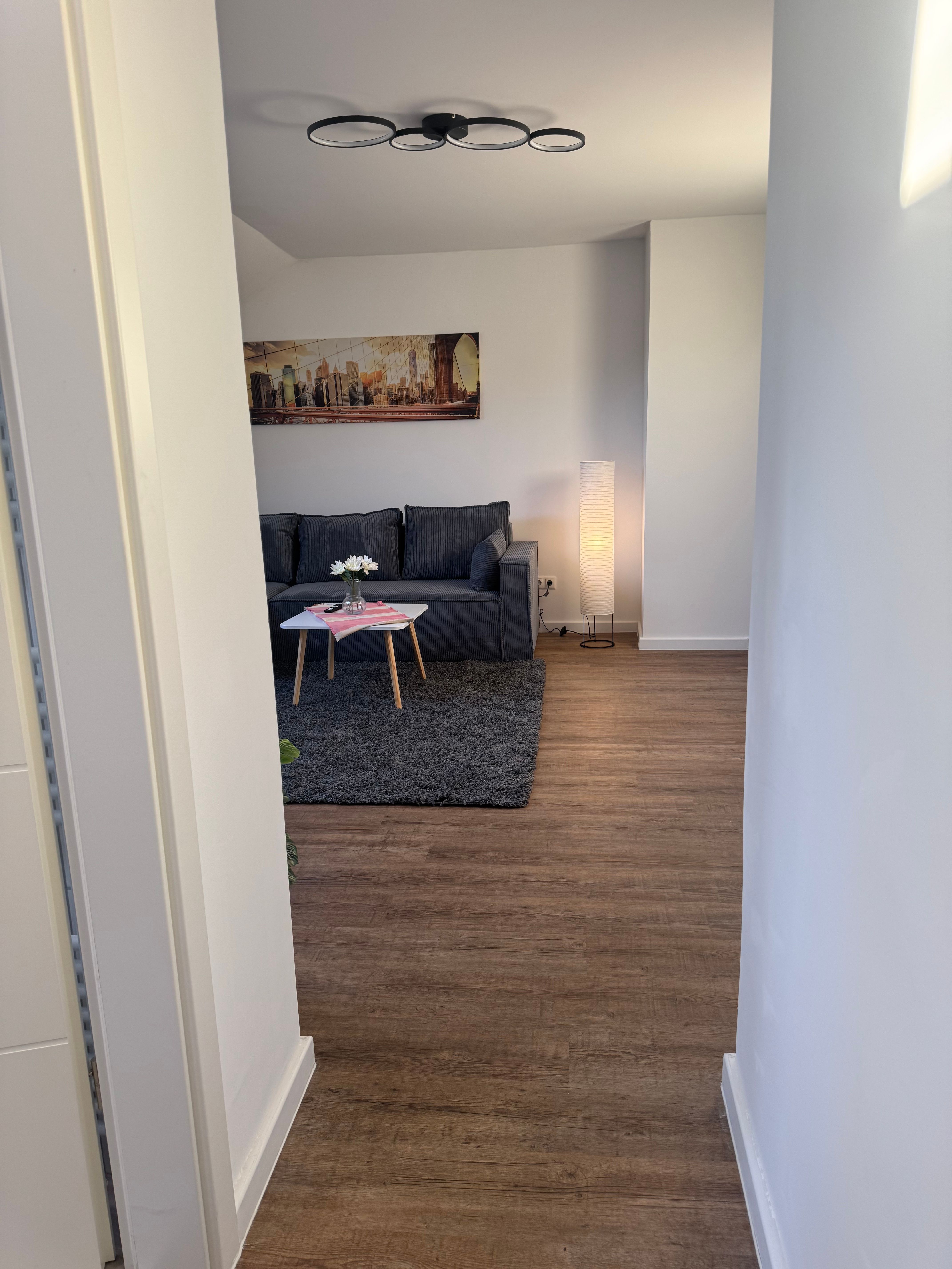 Charming 2 Bedroom Apartment With Parking - 7
