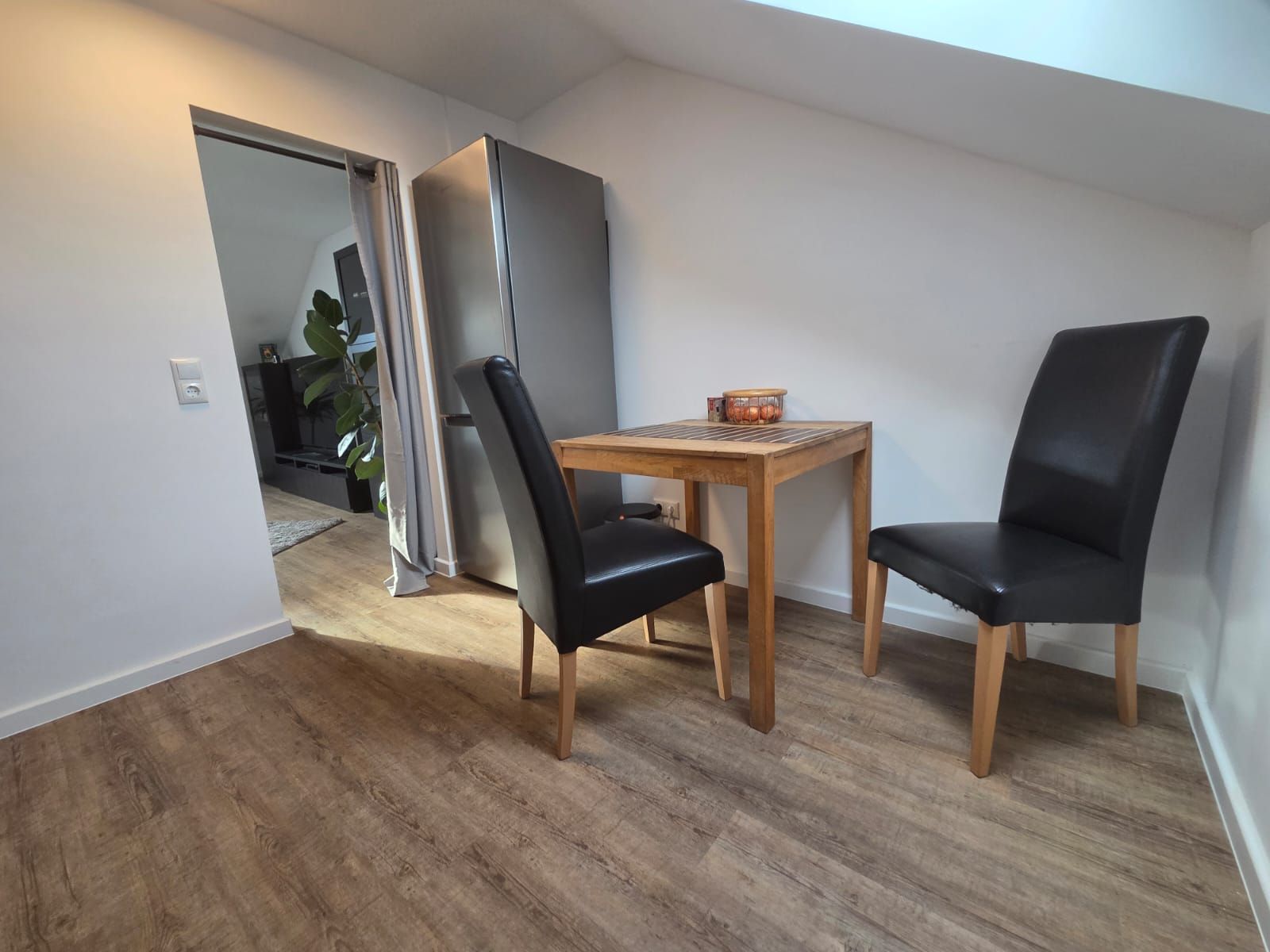 Charming 2 Bedroom Apartment With Parking - 1