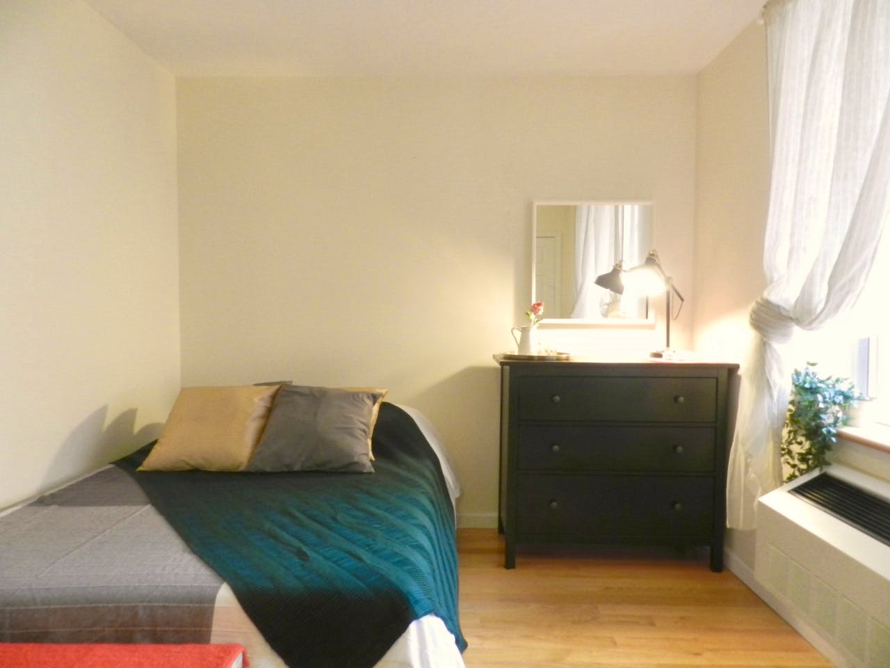 Room B - 16