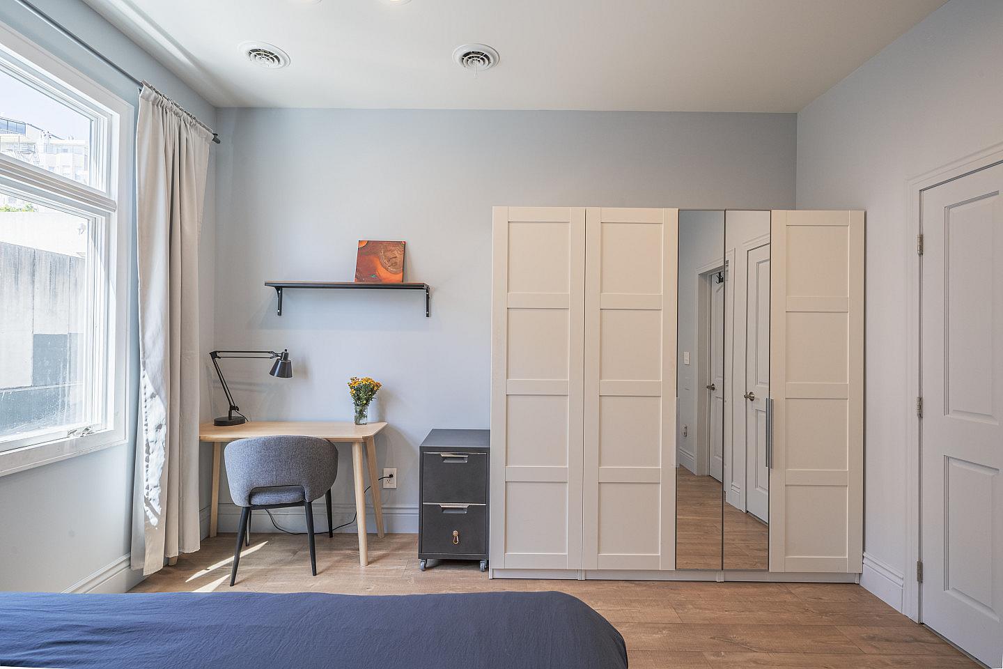 Large Private Room With Private Half Bathroom - 4