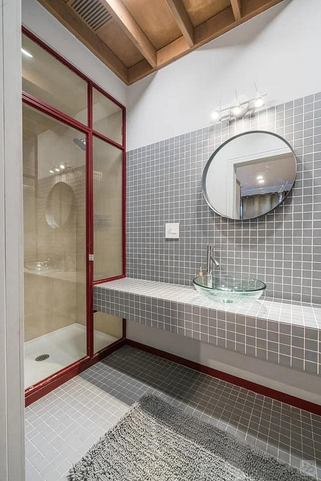 Large Private Room With Private Full Bathroom - 3