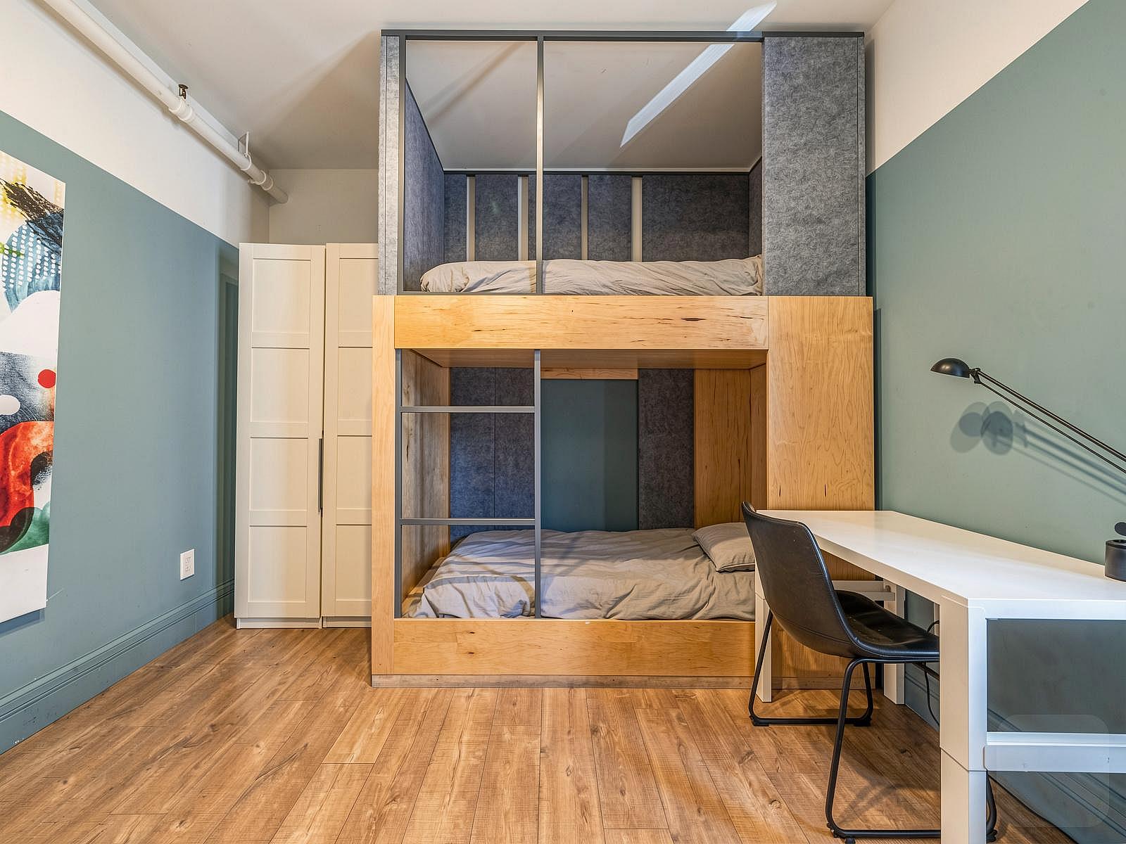 Bed In A 2-Bed Females Only Room - Russian Hill - Gallery - 18