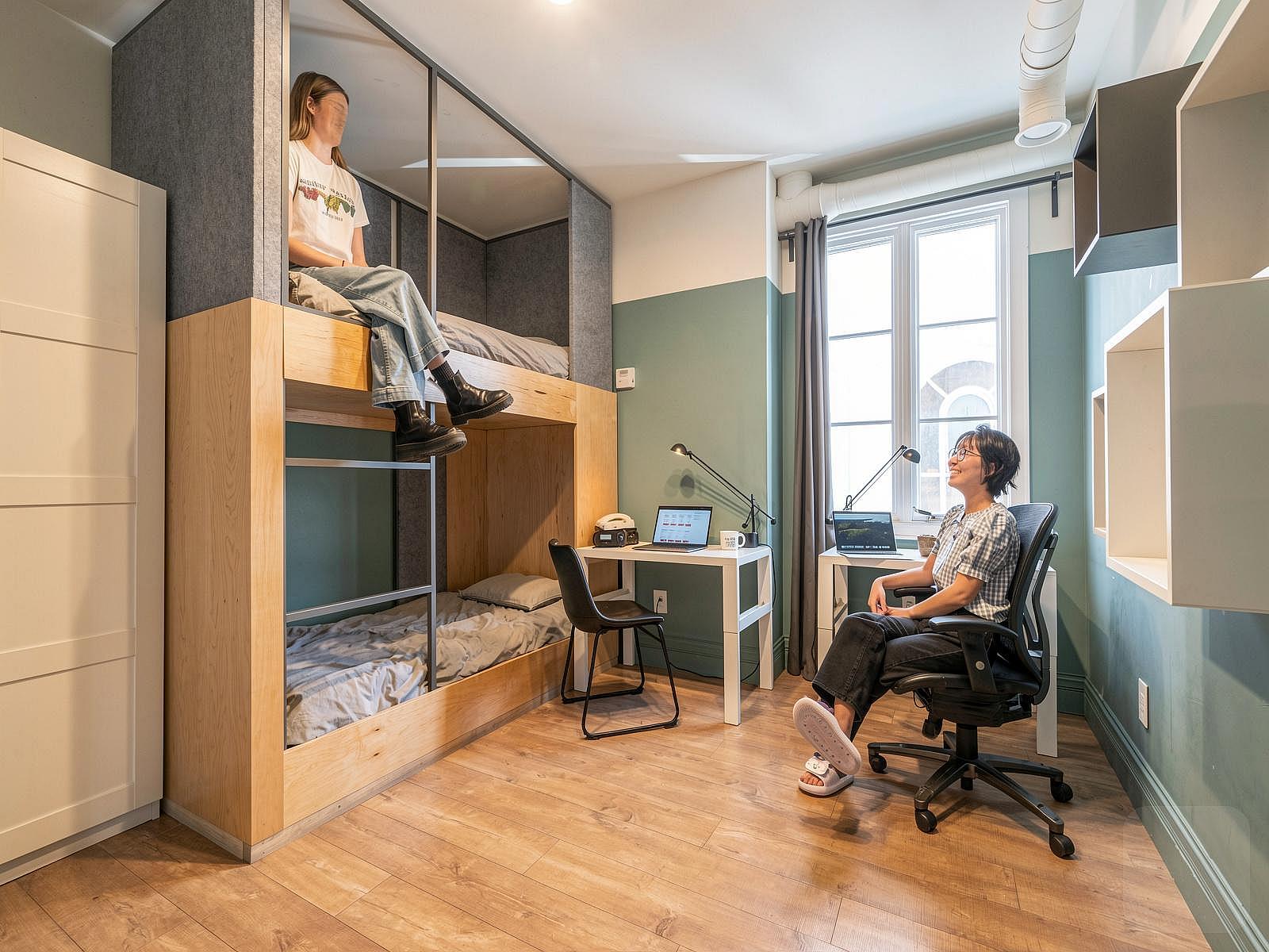  Bed In A 2-Bed Females Only Room  -  Russian Hill  - Gallery -  17