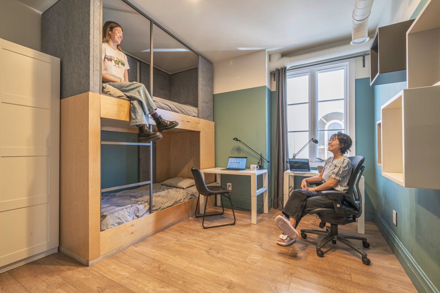 Bed In A 2-Bed Females Only Room - Russian Hill - Gallery - 1