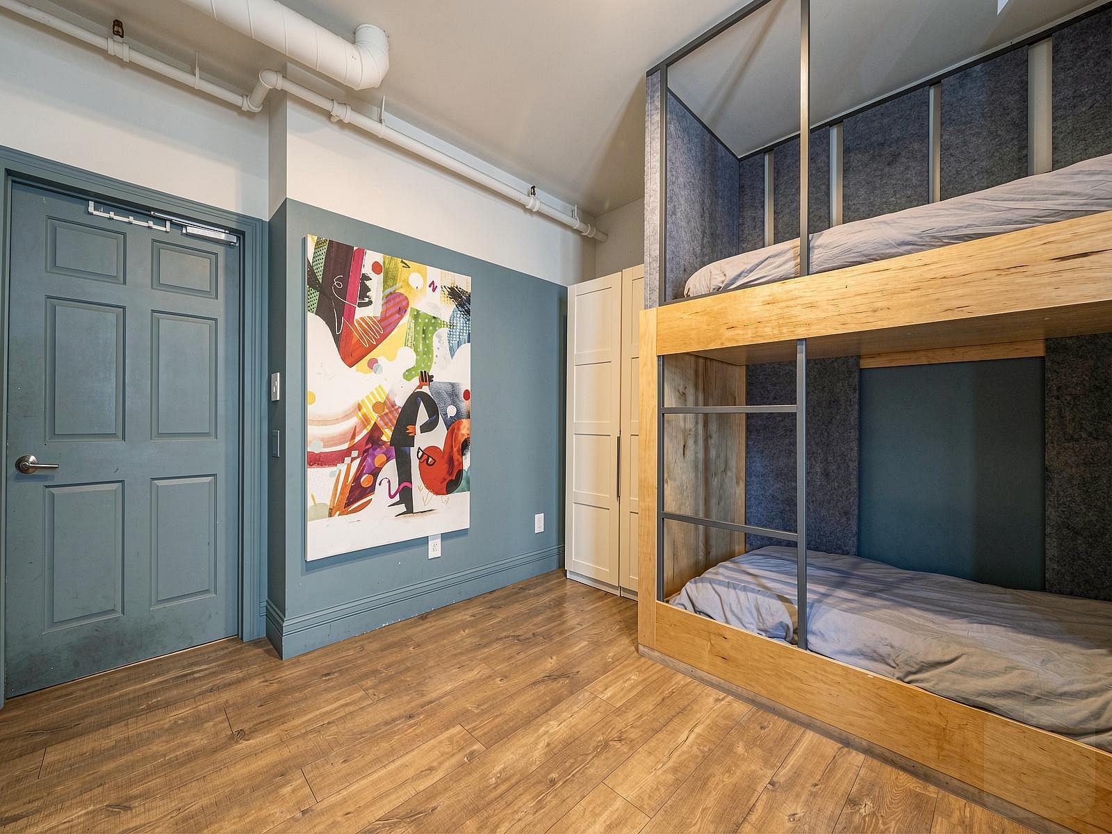 Bed In A 2-Bed Females Only Room - Russian Hill - Gallery - 20