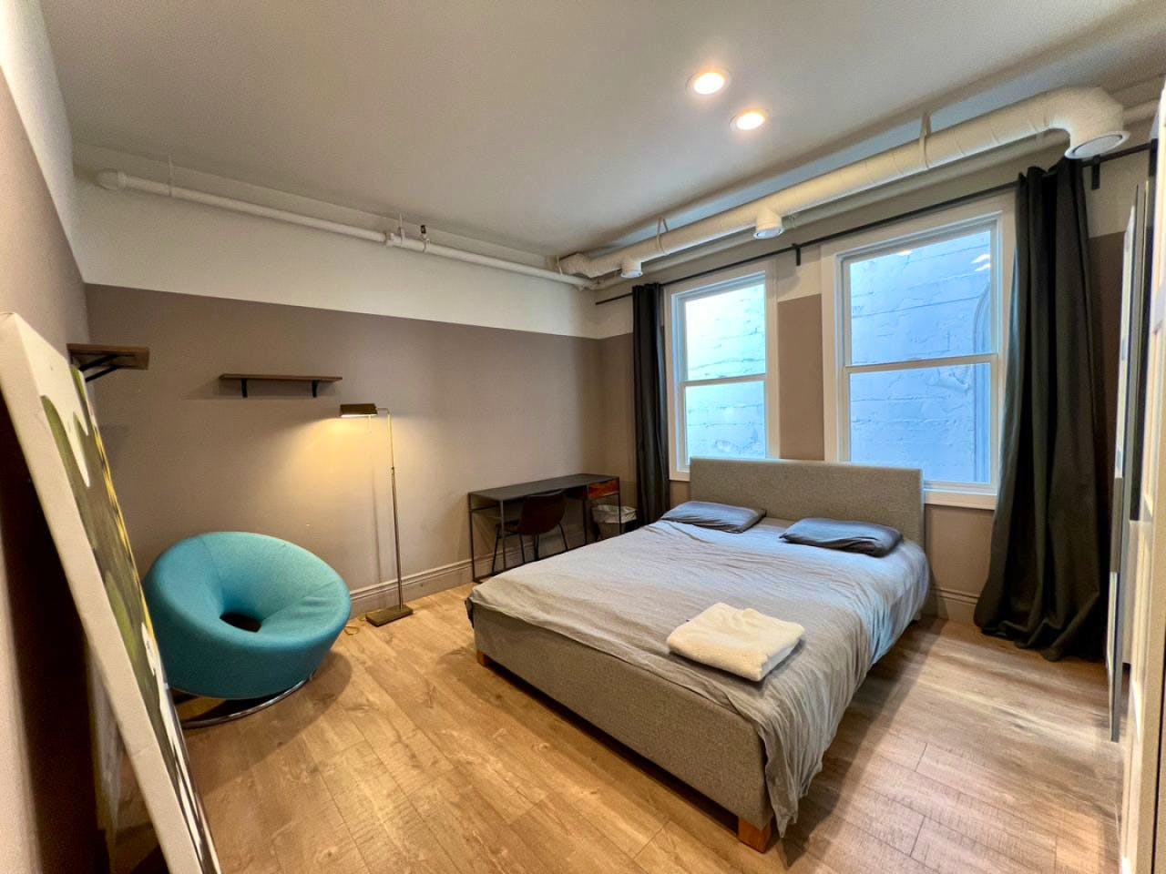 Large Private Room - Russian Hill Residence - Gallery - 1