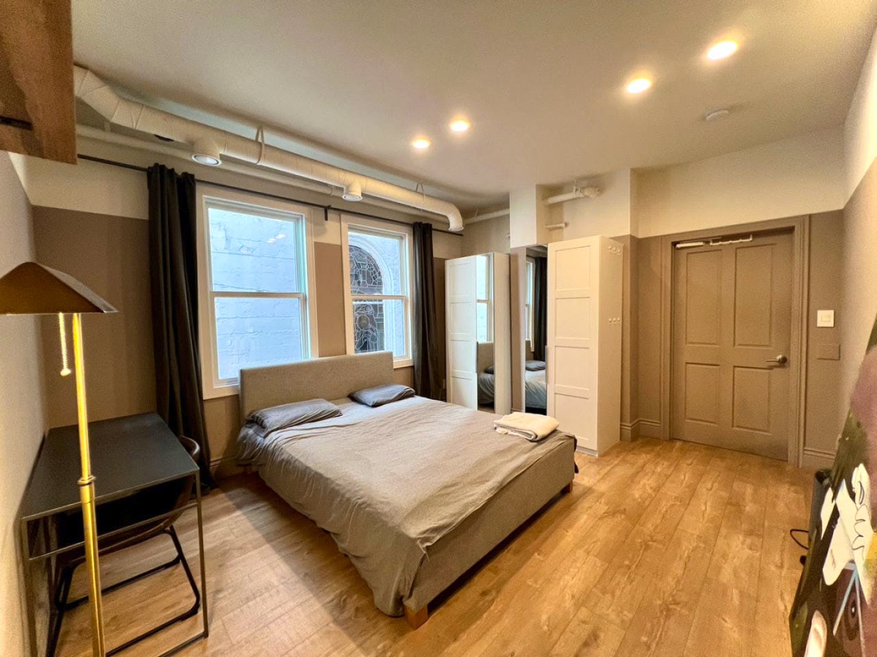 Large Private Room - Russian Hill Residence - Gallery - 3
