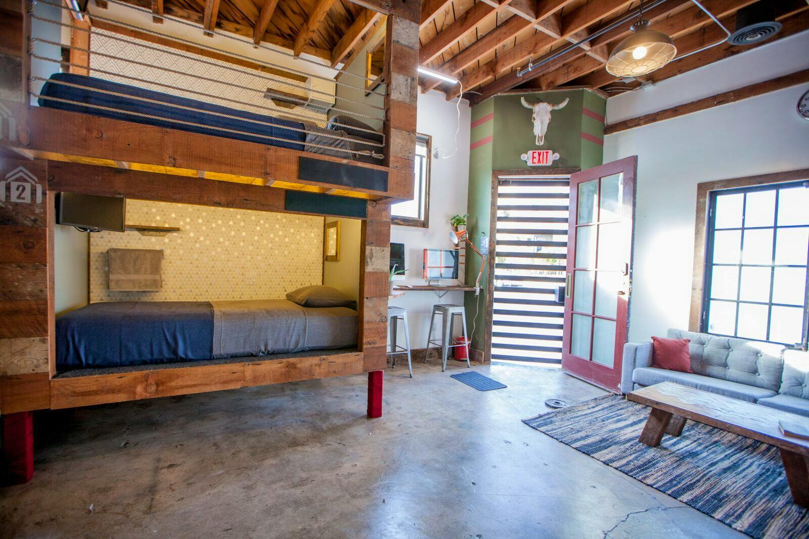 Bed In A 8-Bed Mixed Gender Room I - 14