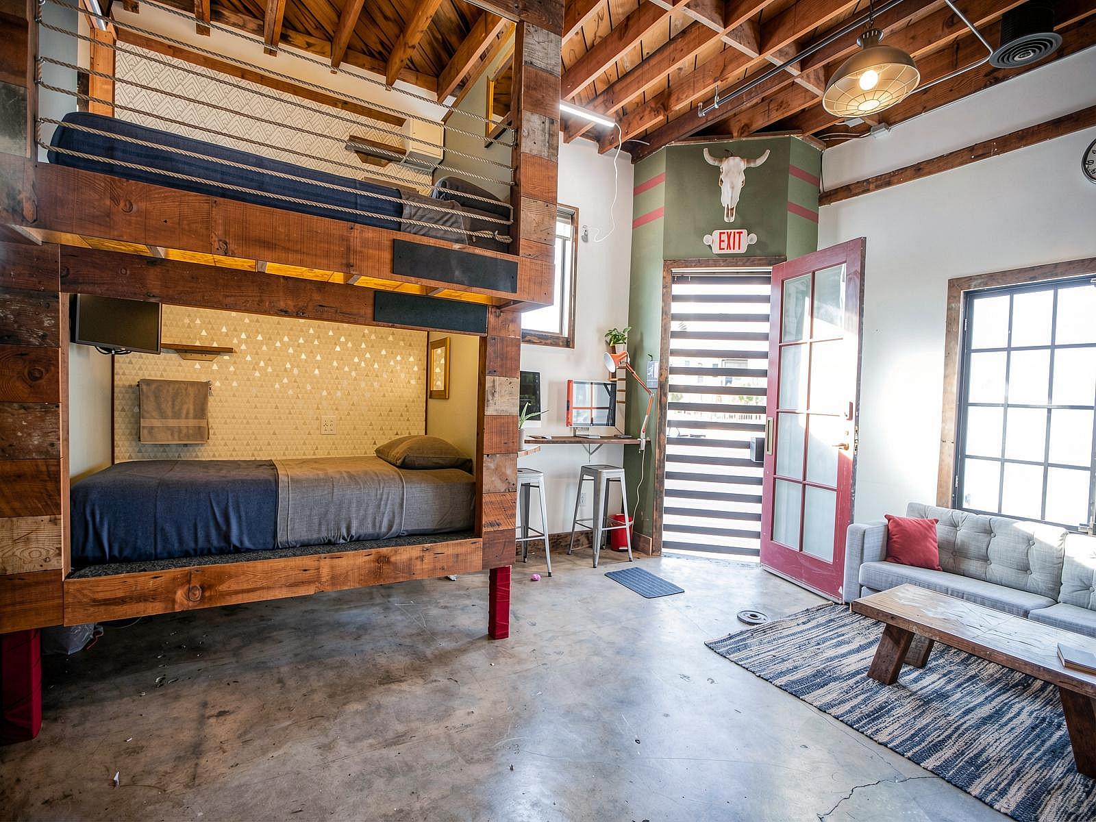Bed In A 8-Bed Mixed Gender Room I - 4