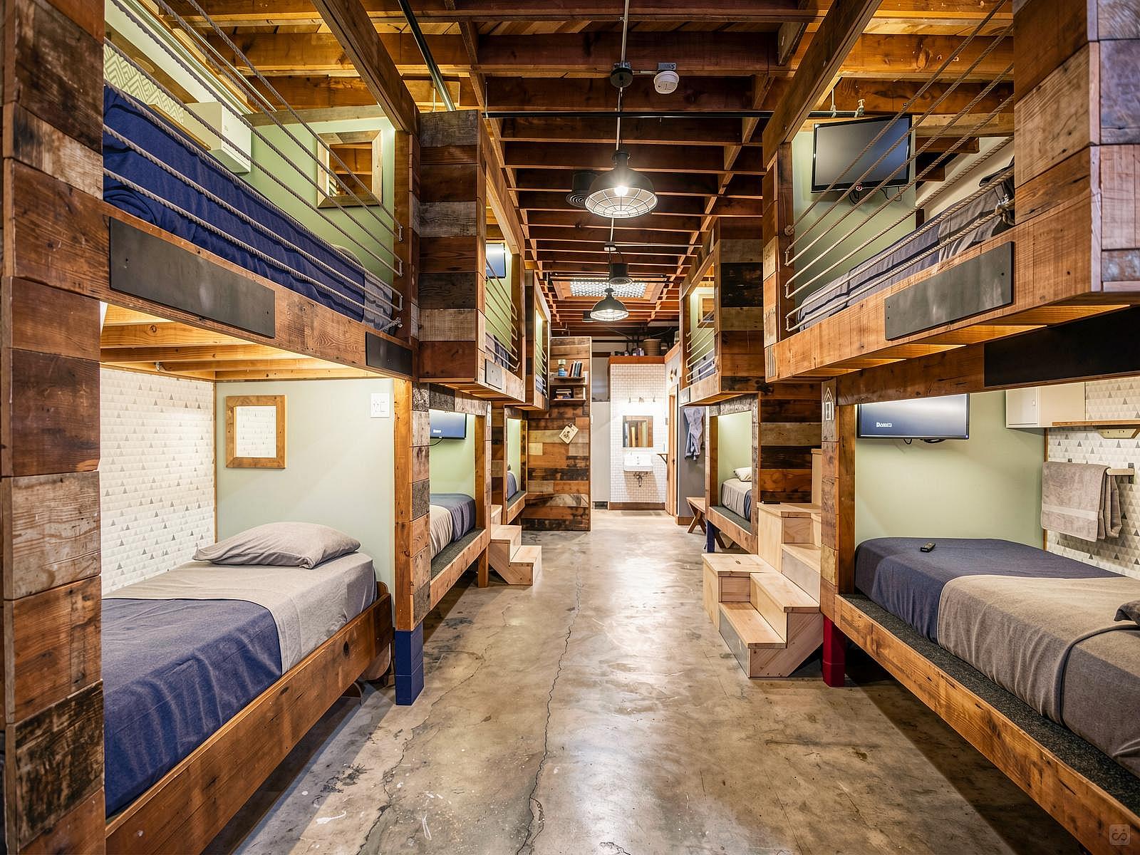 Bed In A 8-Bed Mixed Gender Room I - 32