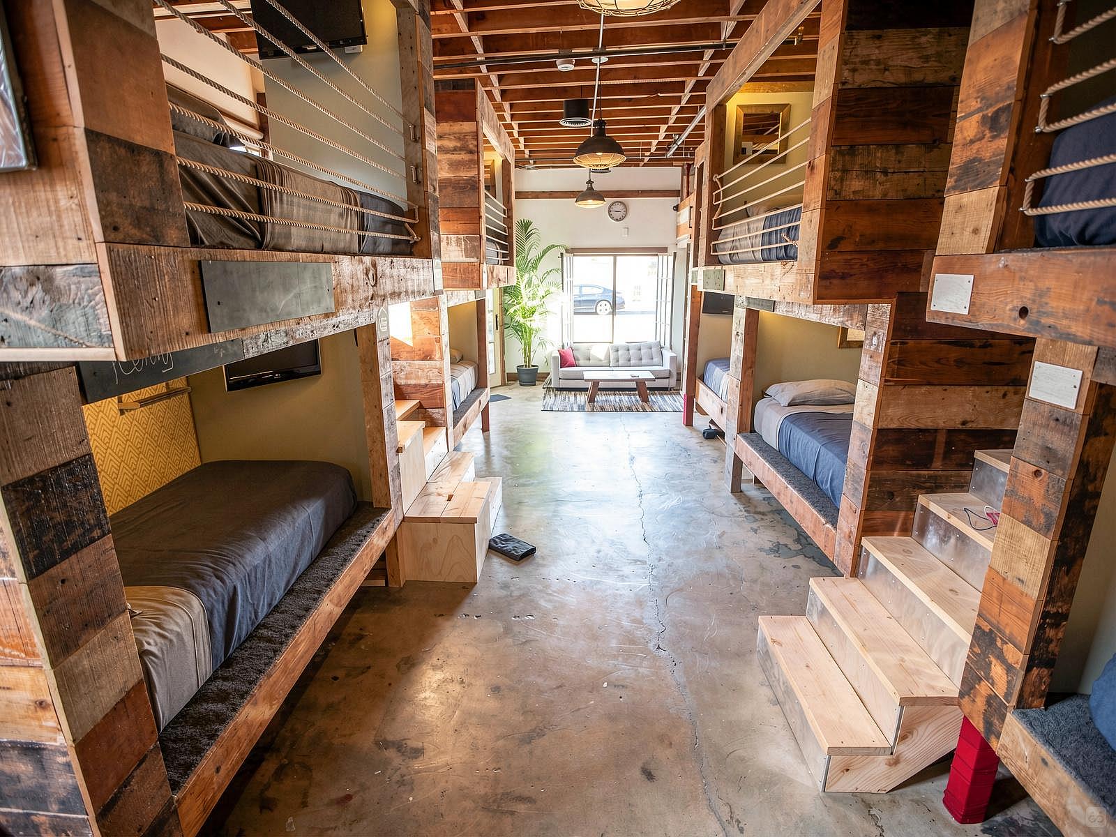 Bed In A 8-Bed Mixed Gender Room I - 5