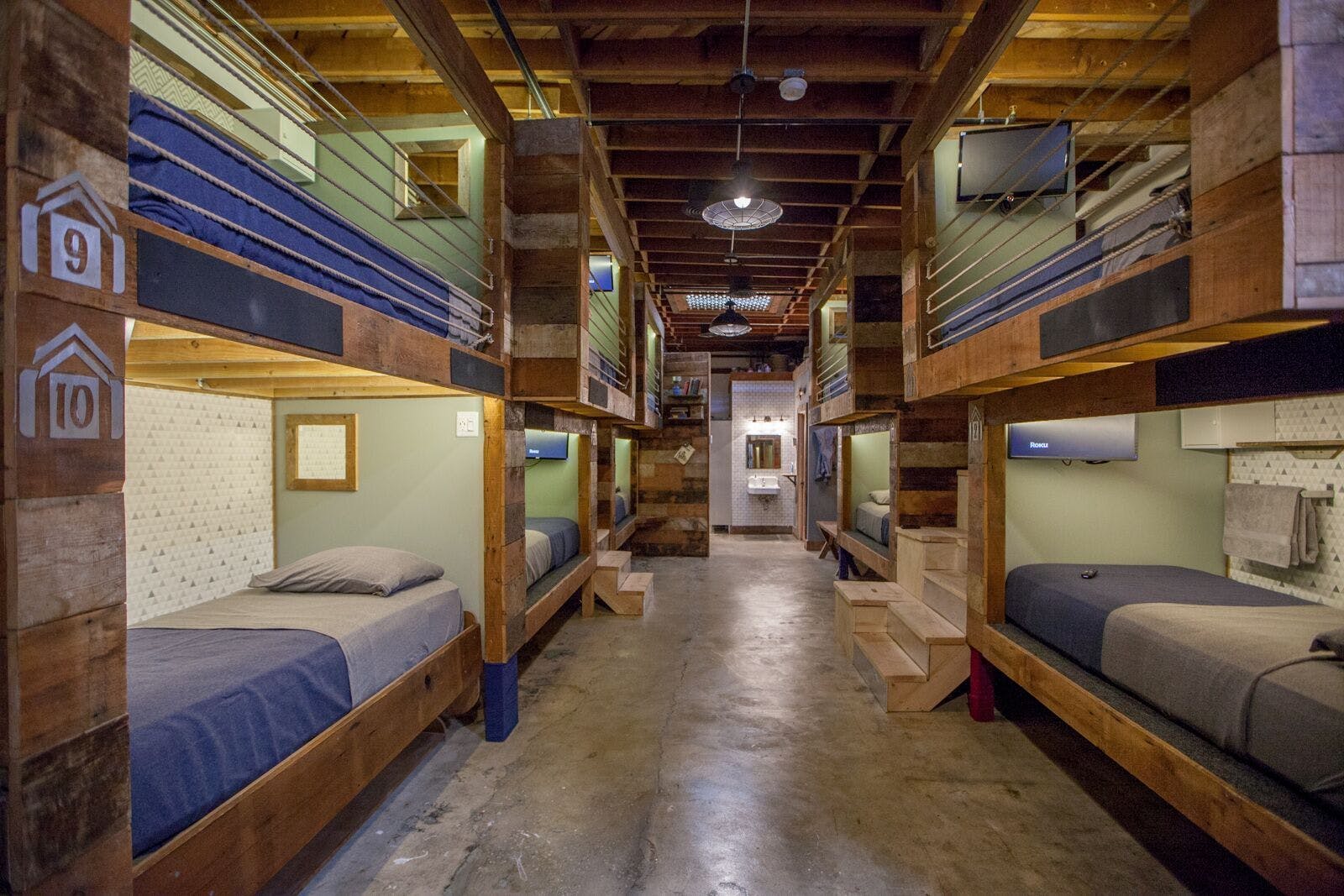 Bed In A 8-Bed Mixed Gender Room II - 11