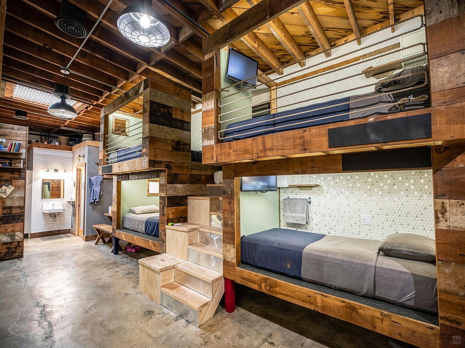 Bed In A 8-Bed Mixed Gender Room II - 22