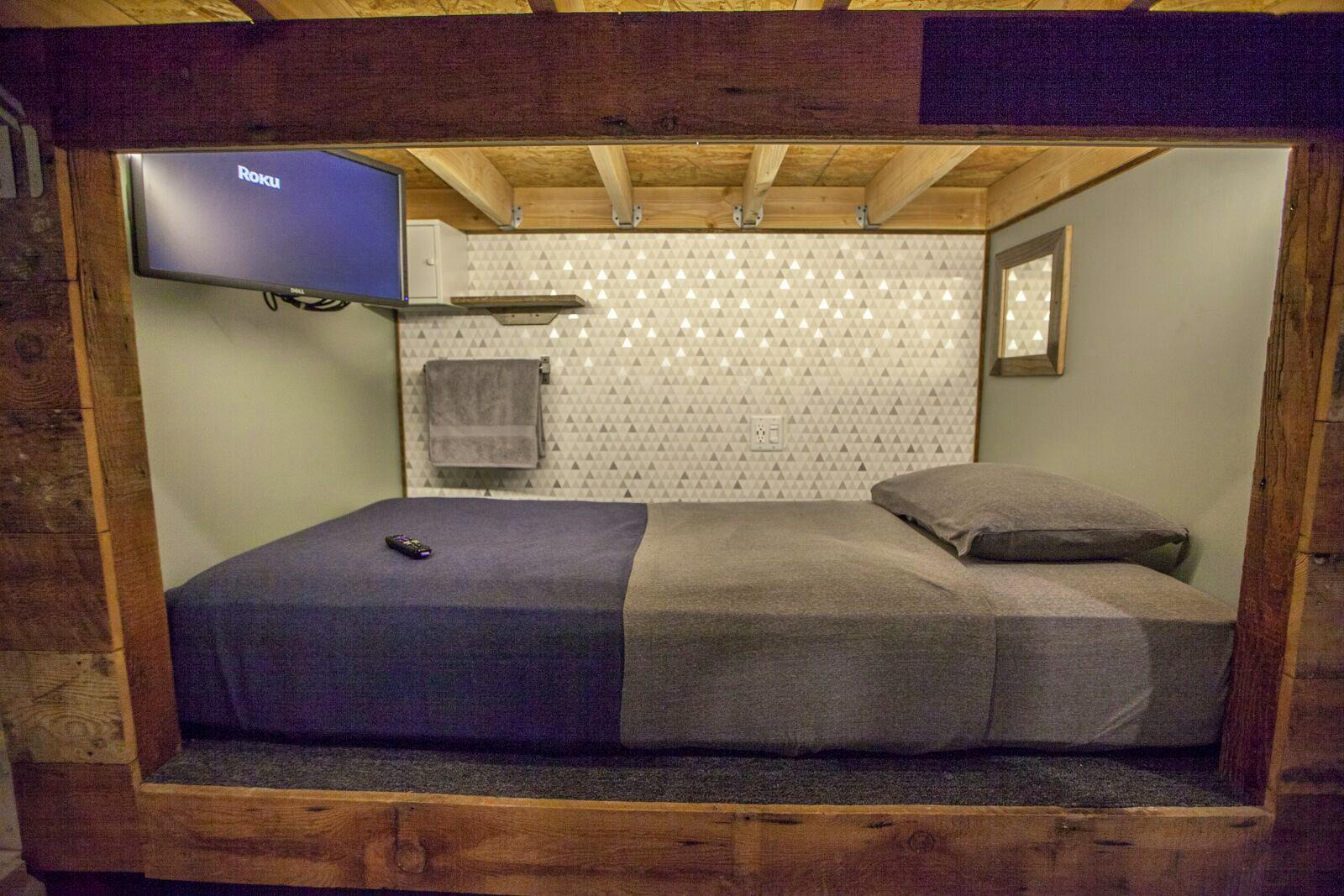 Bed In A 8-Bed Mixed Gender Room II - 8